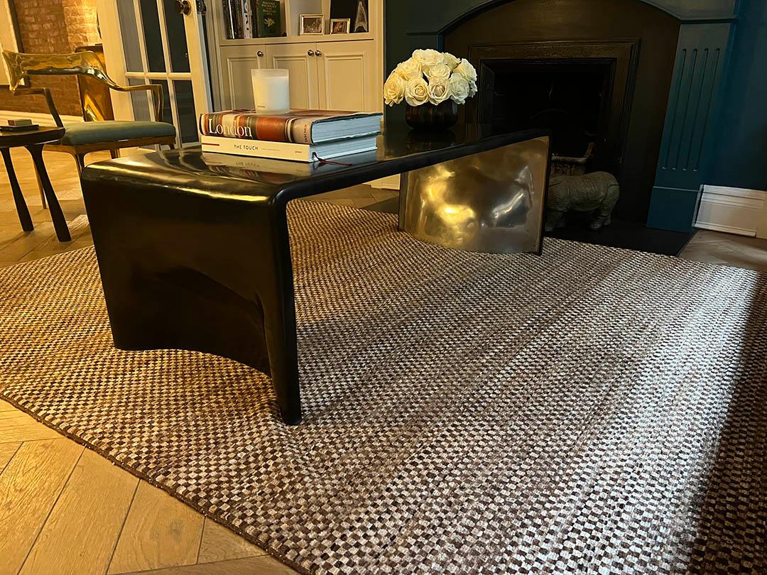 Moulage Table basse Monumental Khetan en bronze noir et argent (EN STOCK) en vente