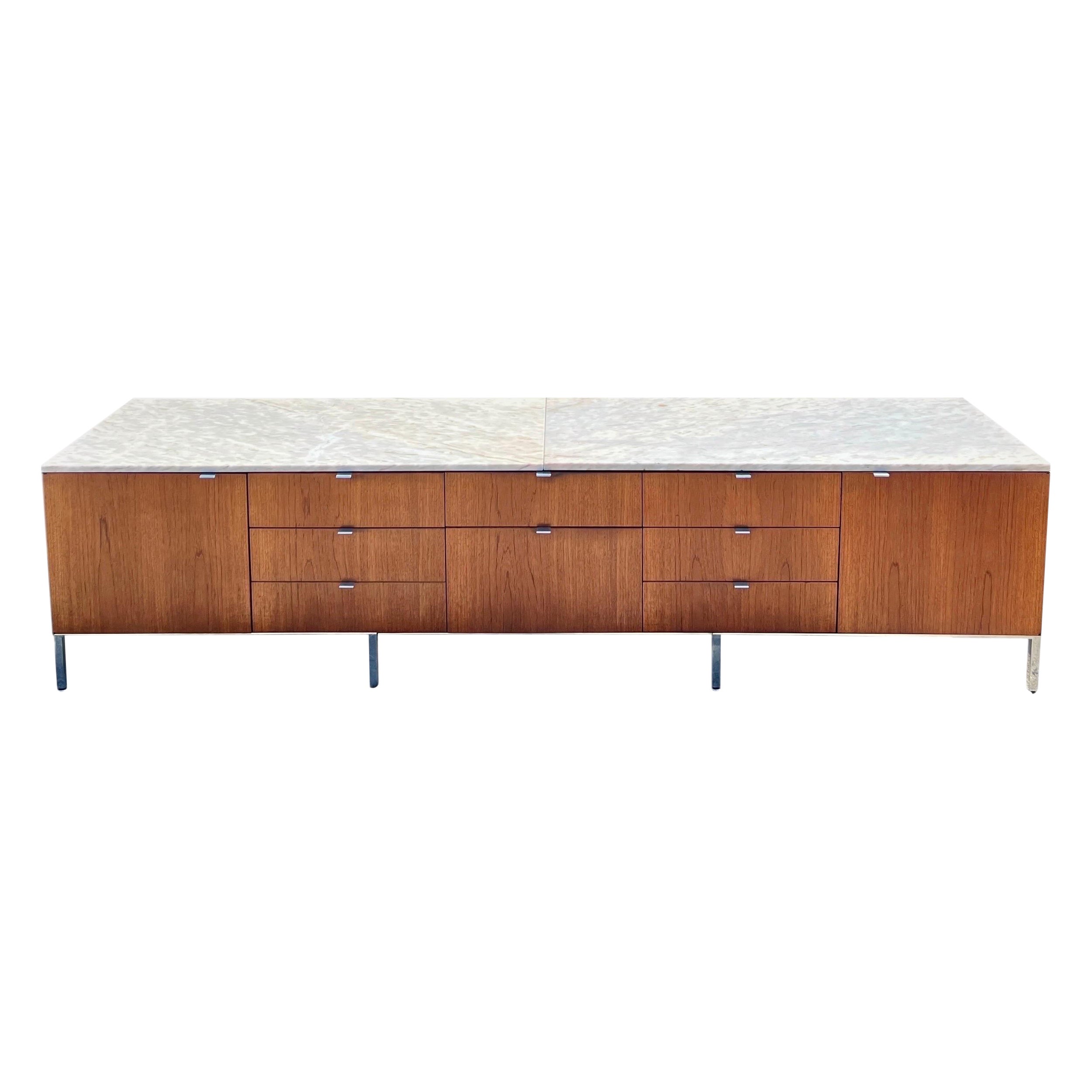Monumentale Credenza extra lunga in teak e marmo in stile Knoll degli anni '60 in vendita