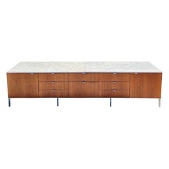Monumentale Credenza extra lunga in teak e marmo in stile Knoll degli anni '60