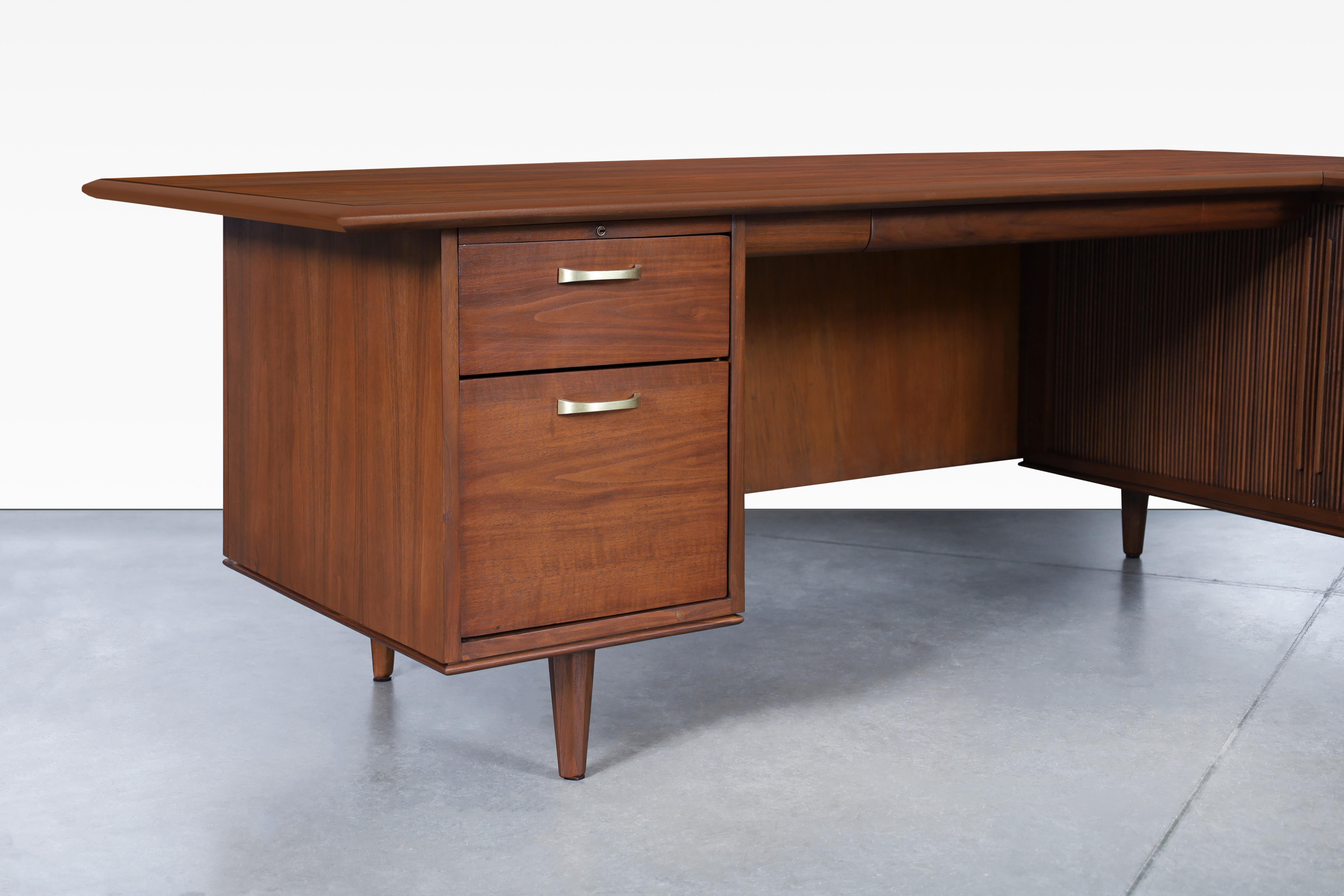 Mid-Century Modern Monumental L-Shaped Walnut Desk by Monteverdi Young For Sale