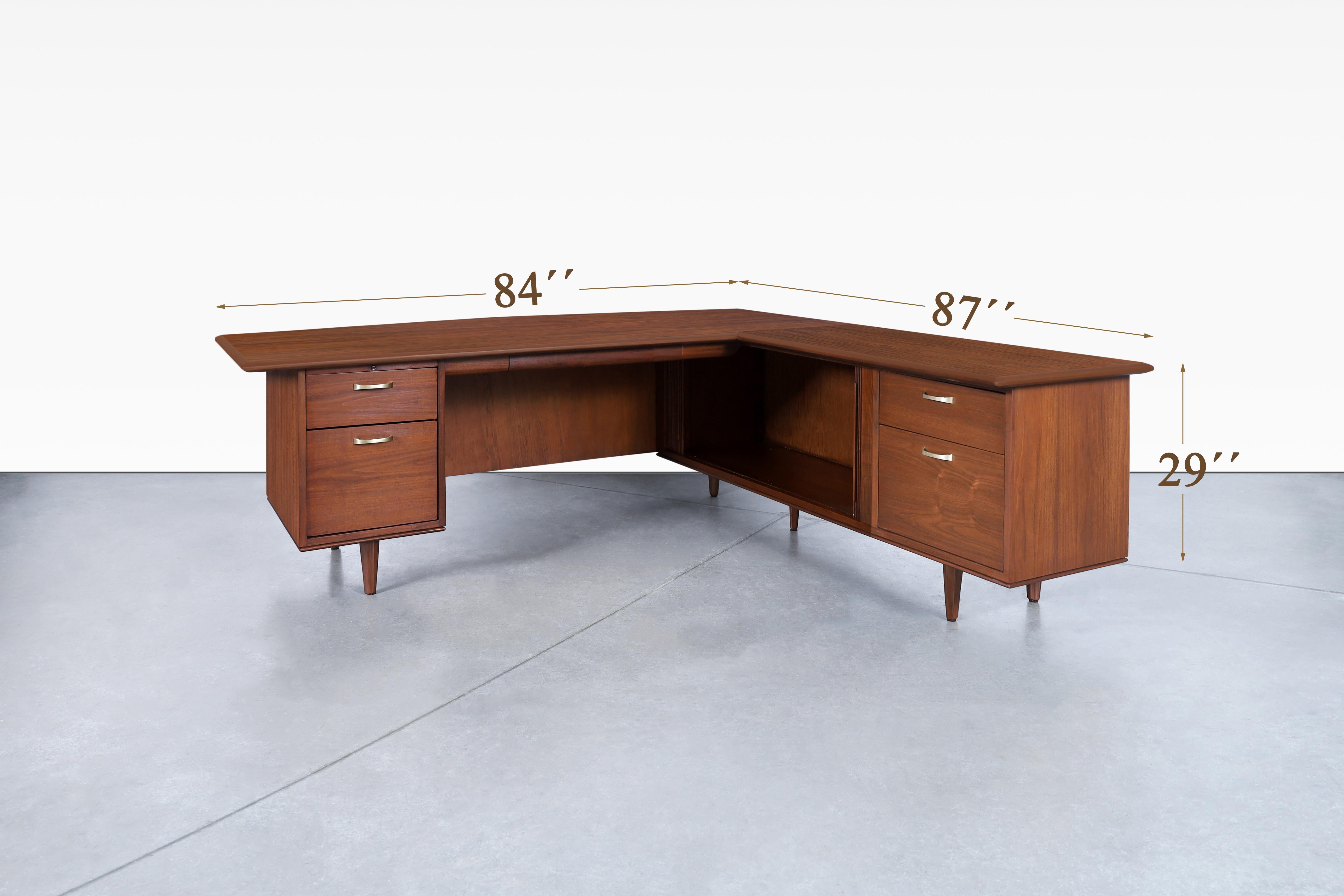 Mid-20th Century Monumental L-Shaped Walnut Desk by Monteverdi Young For Sale