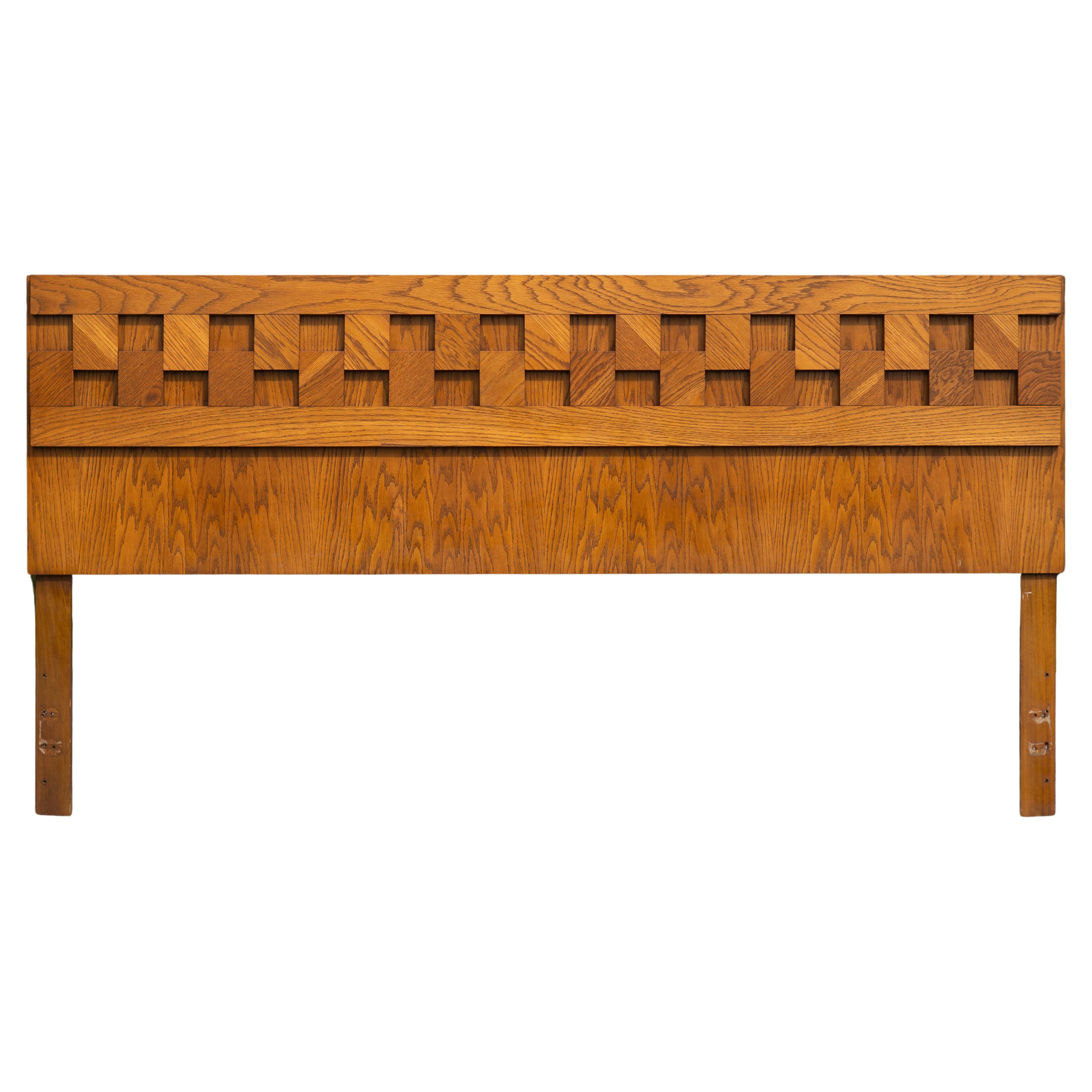 Monumental Lane Furniture King Size 80" Staccato Cubist Headboard in Oak en vente