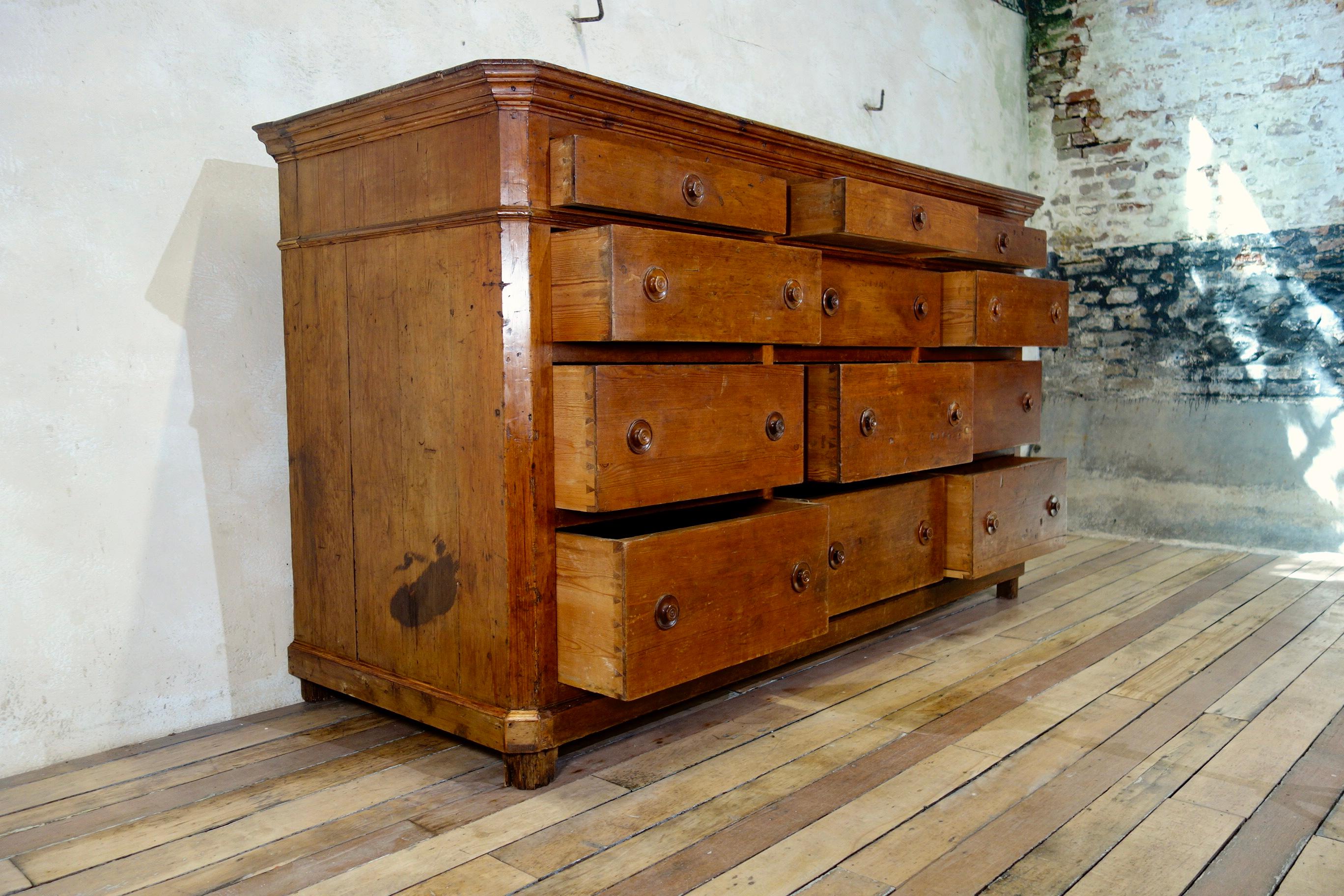 Monumental Large 19th Century Italian Bank of Drawers, Sideboard Storage In Good Condition In Basingstoke, Hampshire