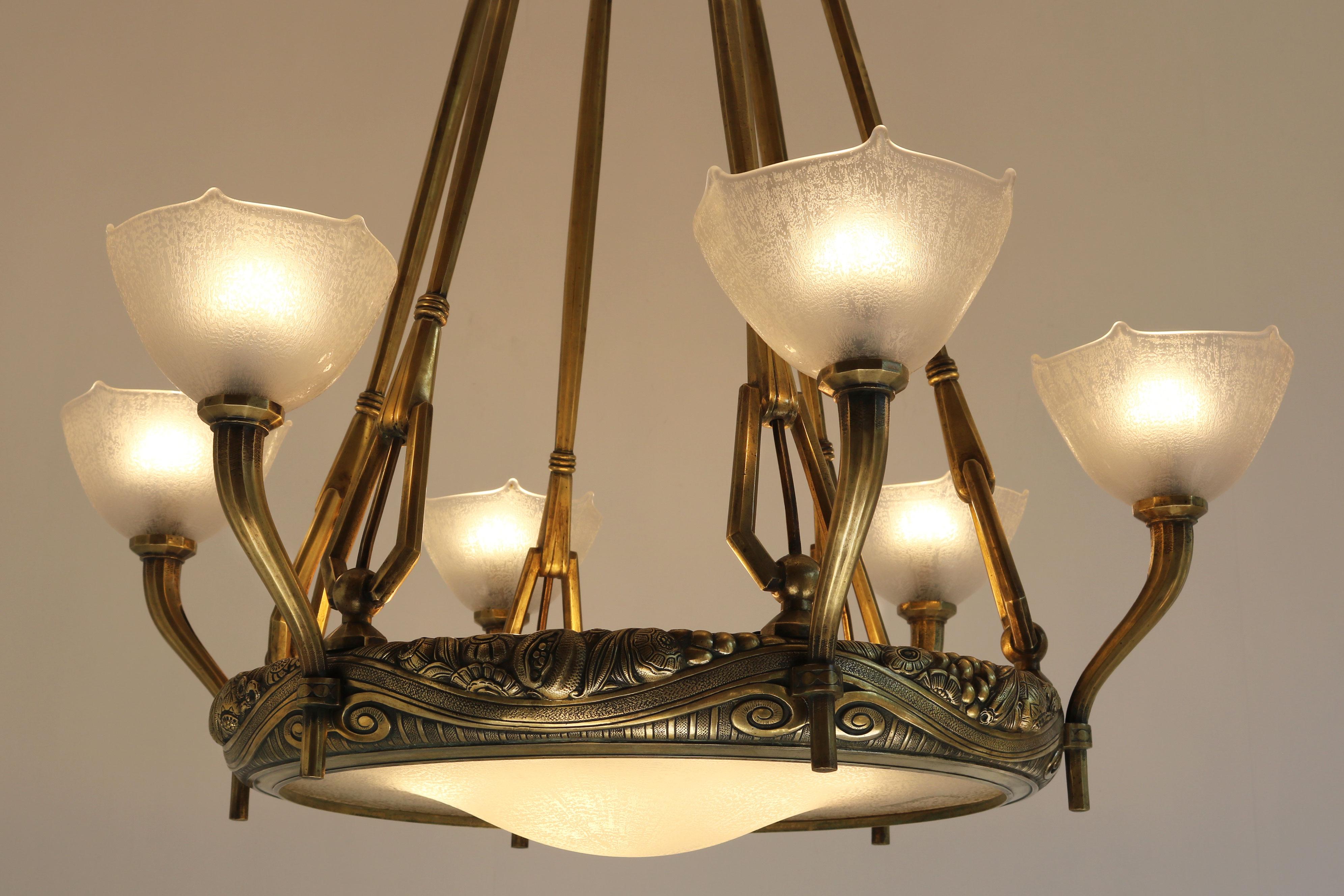 Gran araña monumental Art Déco de Maurice Dufrene & DAUM Nancy 1920 bronce Francés en venta