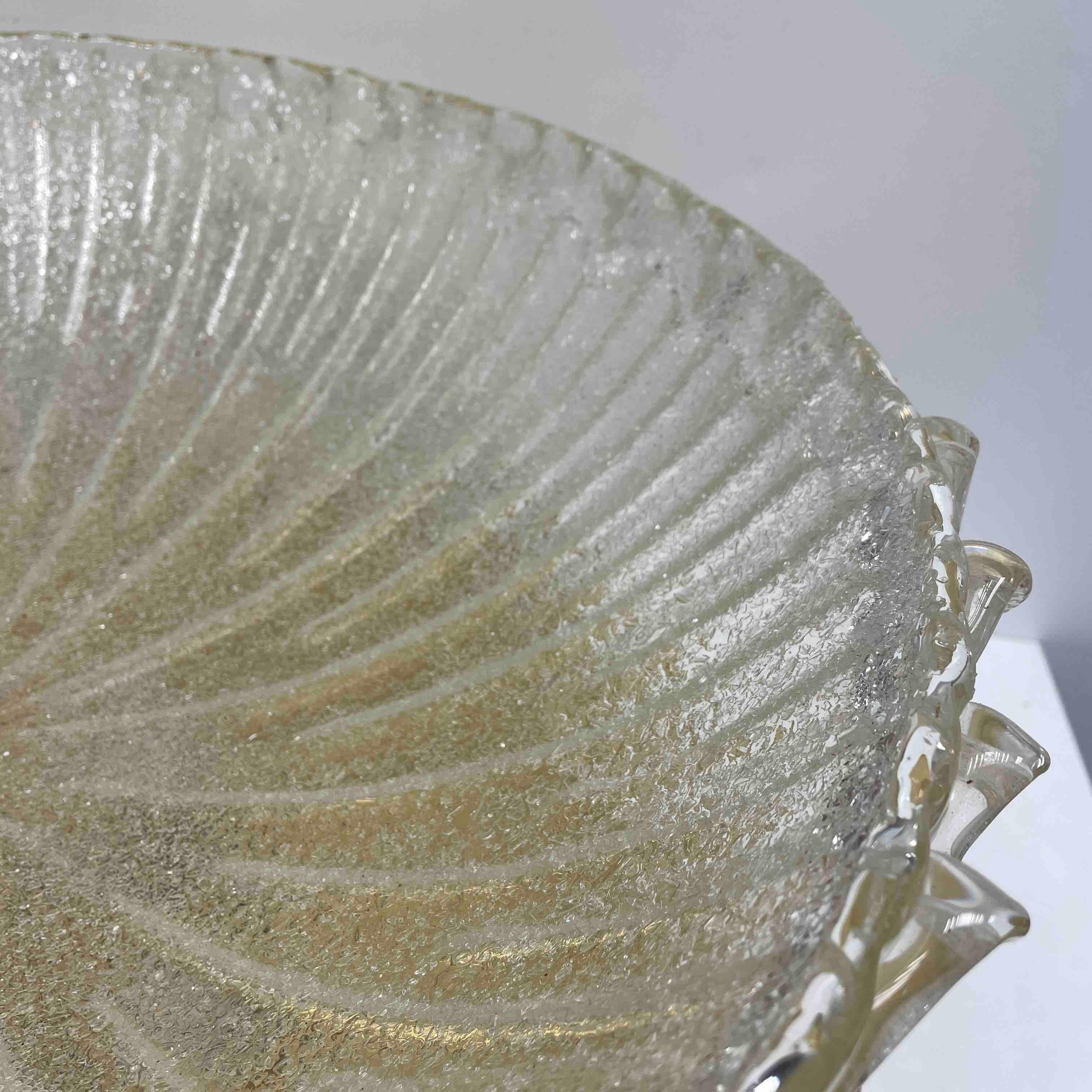Monumental grand miroir en verre de Murano transparent et laiton encastr de style Venini, Italie, annes 1970 en vente 8