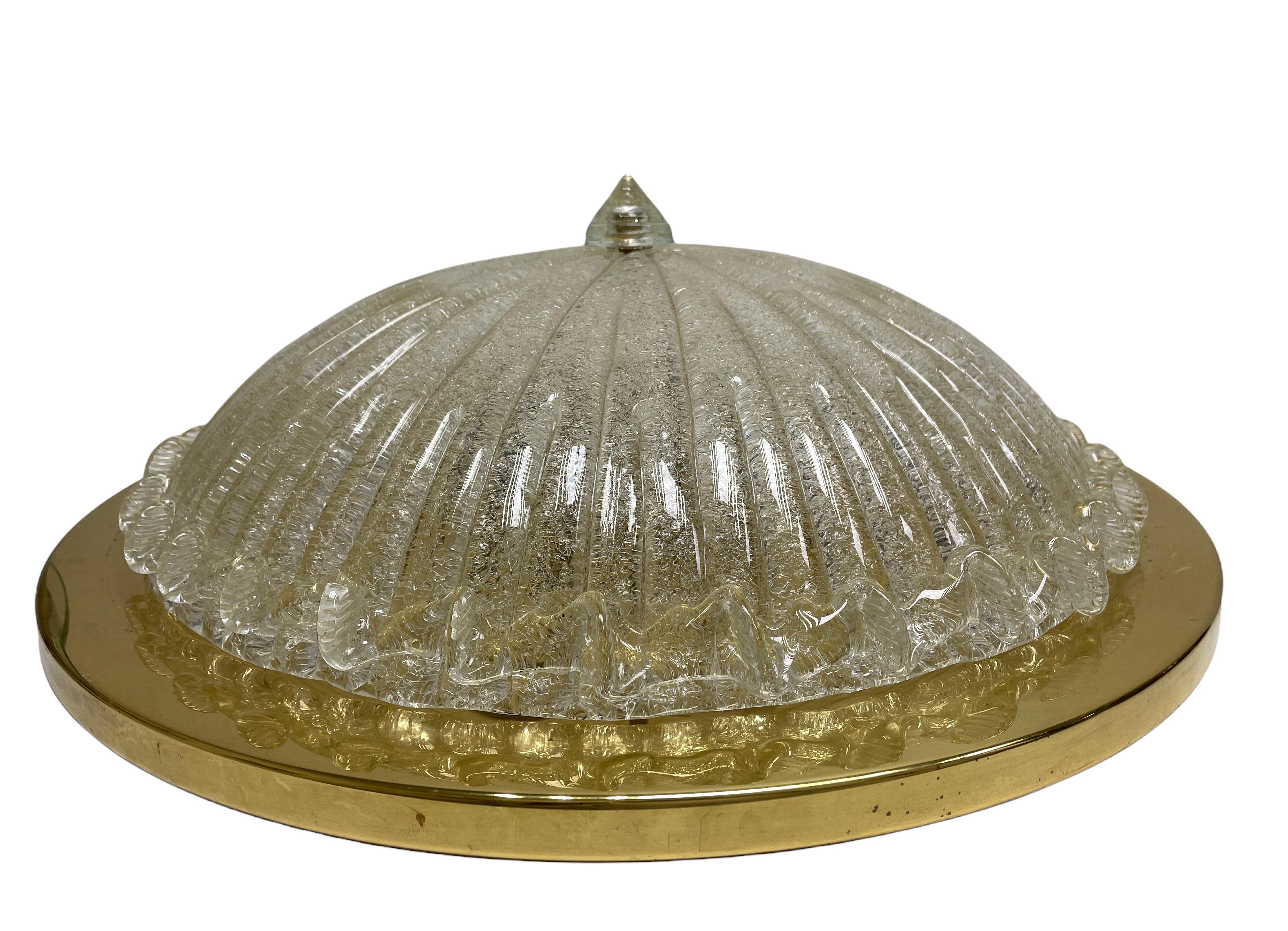 Monumental grand miroir en verre de Murano transparent et laiton encastr de style Venini, Italie, annes 1970 en vente 2