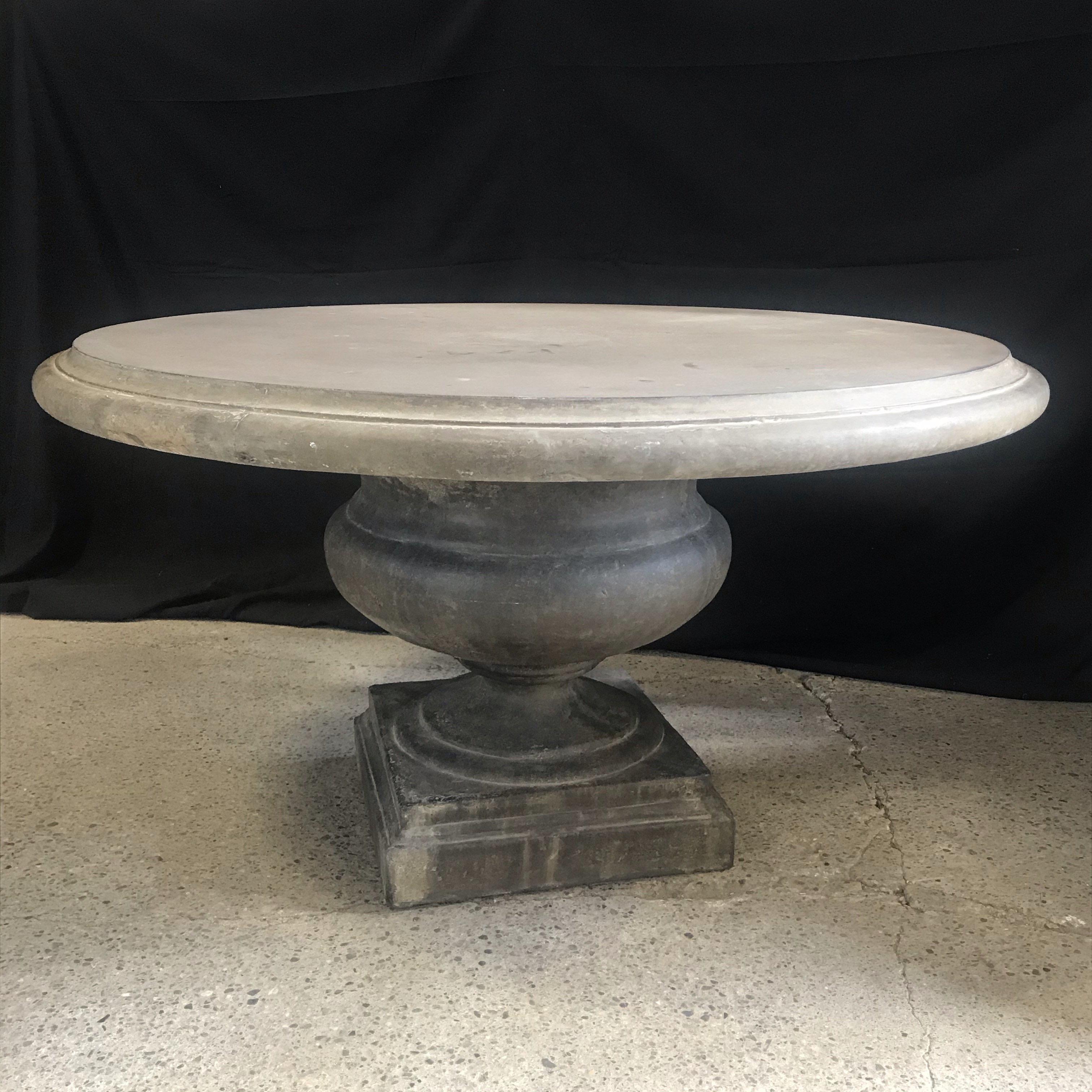 round patio table