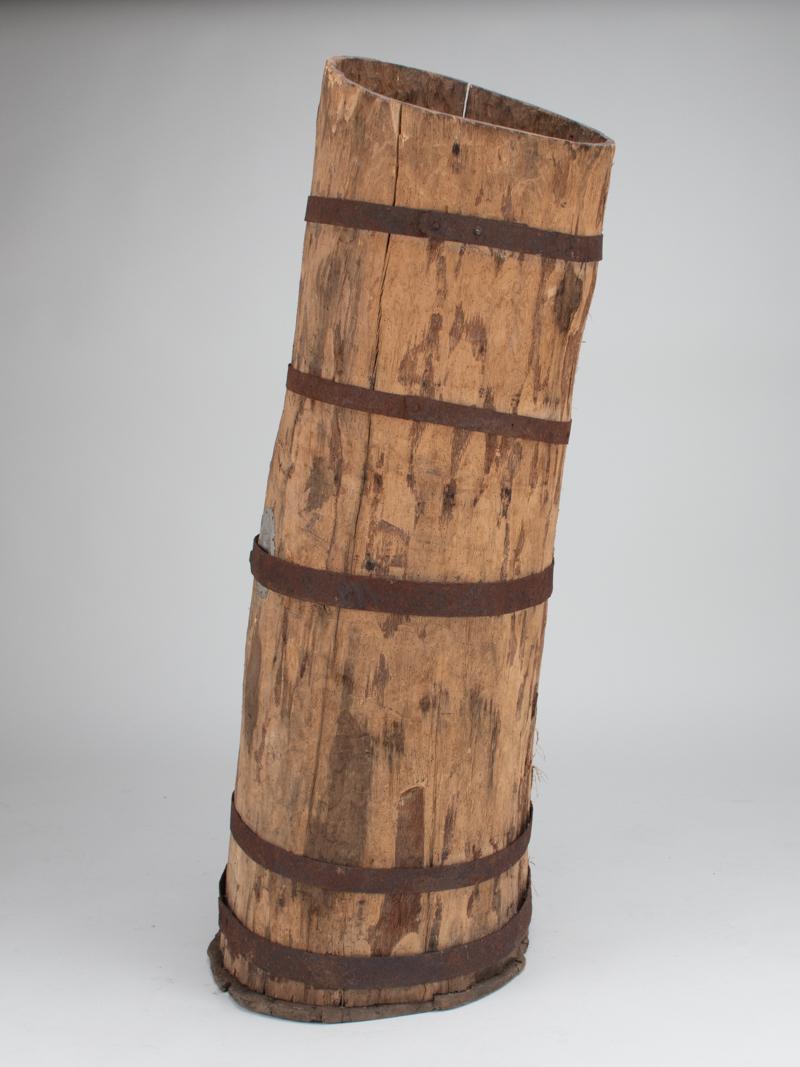 Monumental vase en tronc d'arbre creusé français de la fin du 19e siècle avec bandes de fer en vente 4