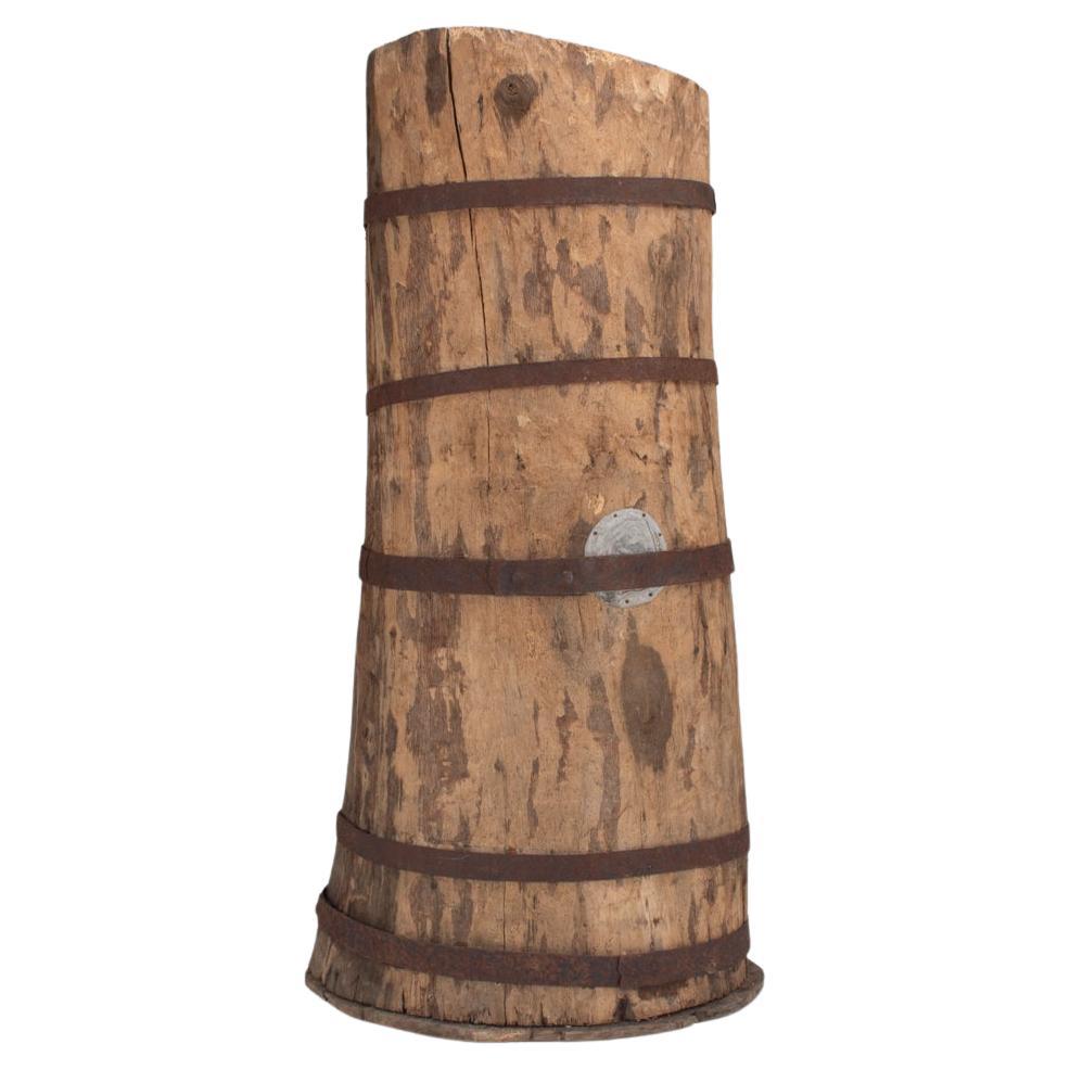 XIXe siècle Monumental vase en tronc d'arbre creusé français de la fin du 19e siècle avec bandes de fer en vente