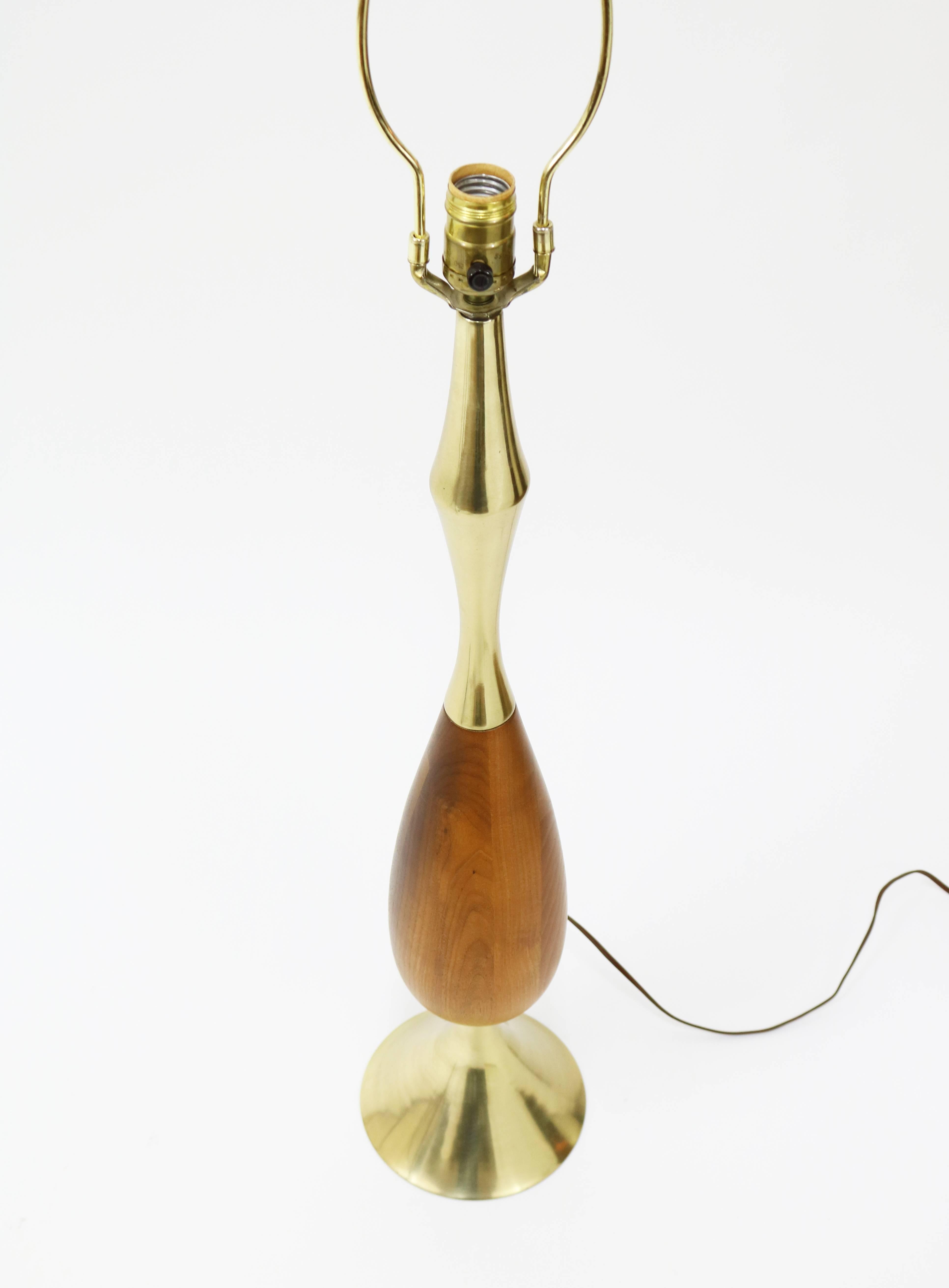 Mid-Century Modern Monumental Laurel Brass and Walnut Table Lamp For Sale