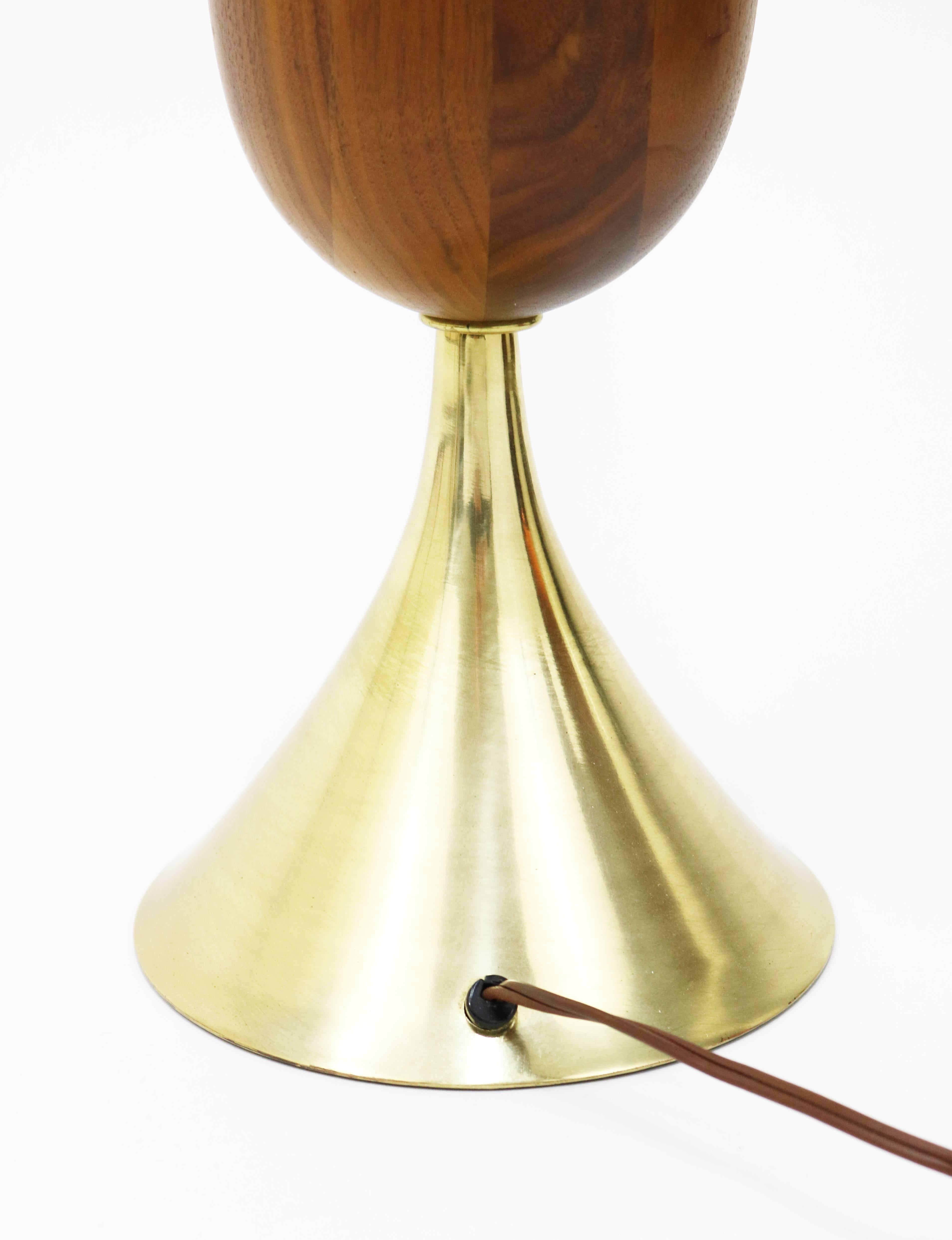 Monumental Laurel Brass and Walnut Table Lamp For Sale 1