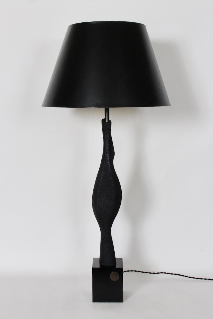 Moderne Monumental Laurel Lamp Co. Lampe à poser en bois ébonisé noir sculpté en vente