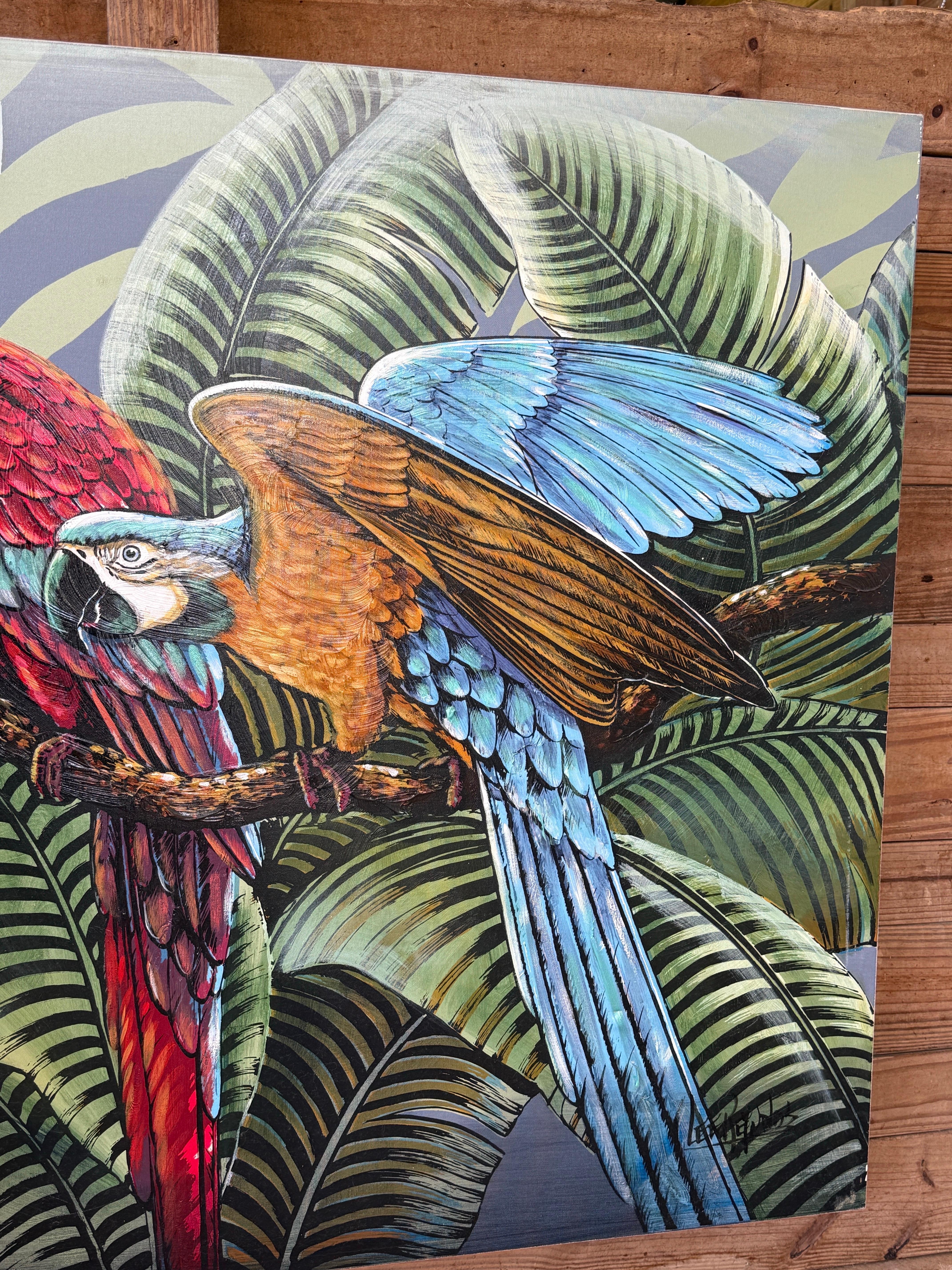 Vibrante et pleine d'ambiance tropicale, cette peinture à grande échelle de la série Vanguard Studios de Lee Reynolds représente un couple d'aras bleus et écarlates perchés au milieu de palmiers verdoyants. La composition capture l'essence du