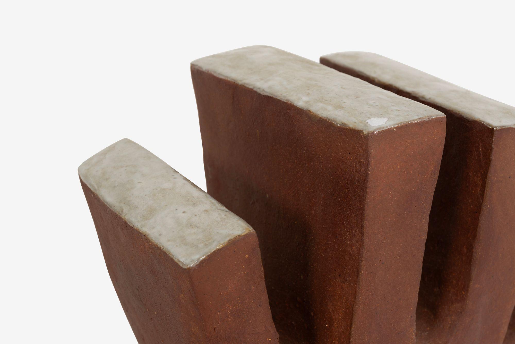 Scultura monumentale in ceramica surrealista 