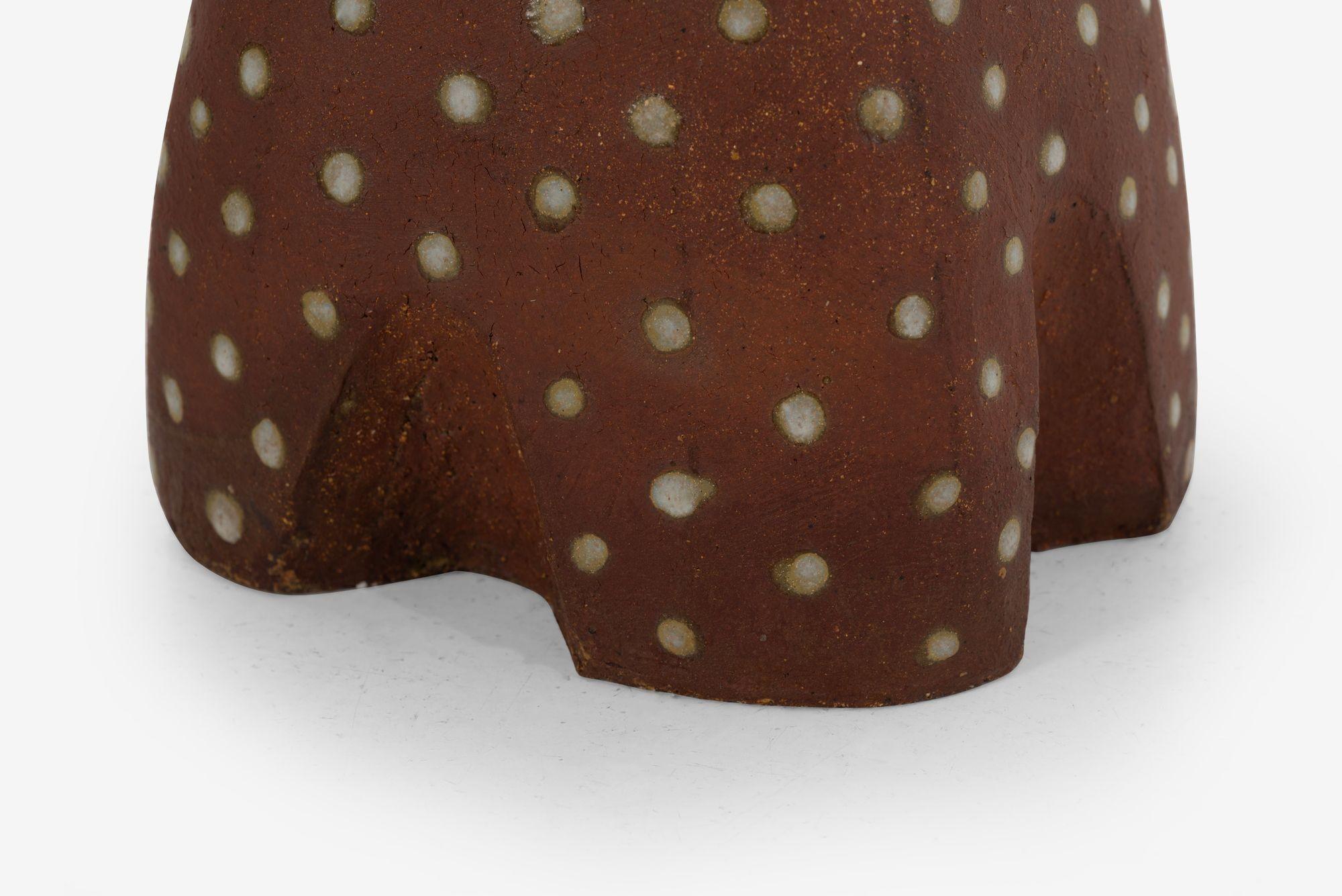 Scultura monumentale in ceramica surrealista 