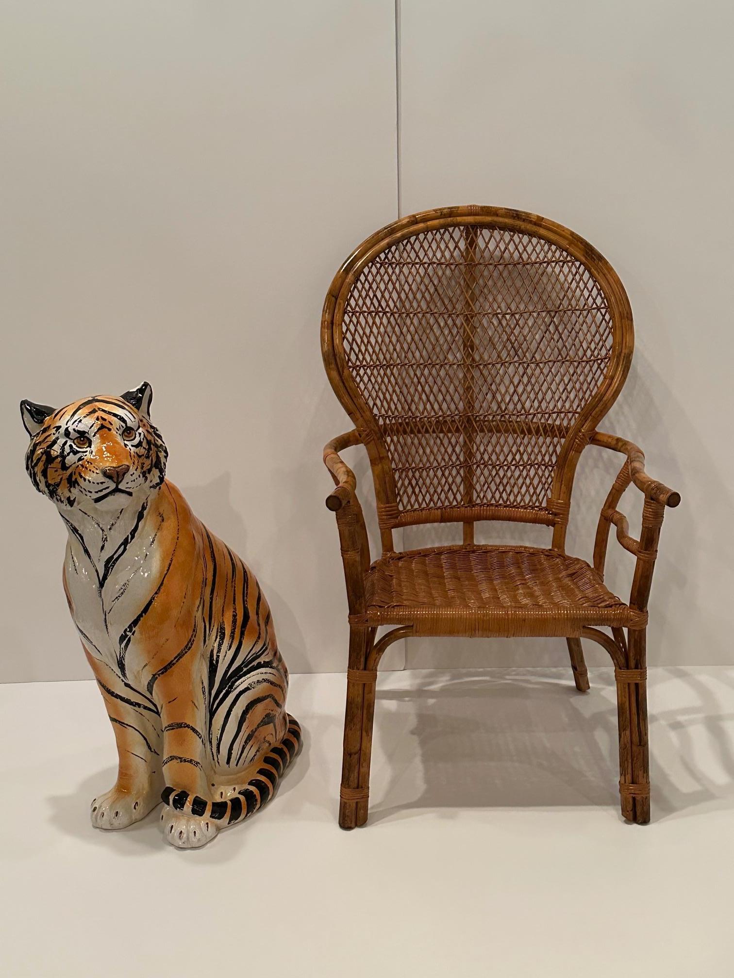 Italiano Monumentale scultura di tigre in ceramica smaltata italiana a grandezza naturale