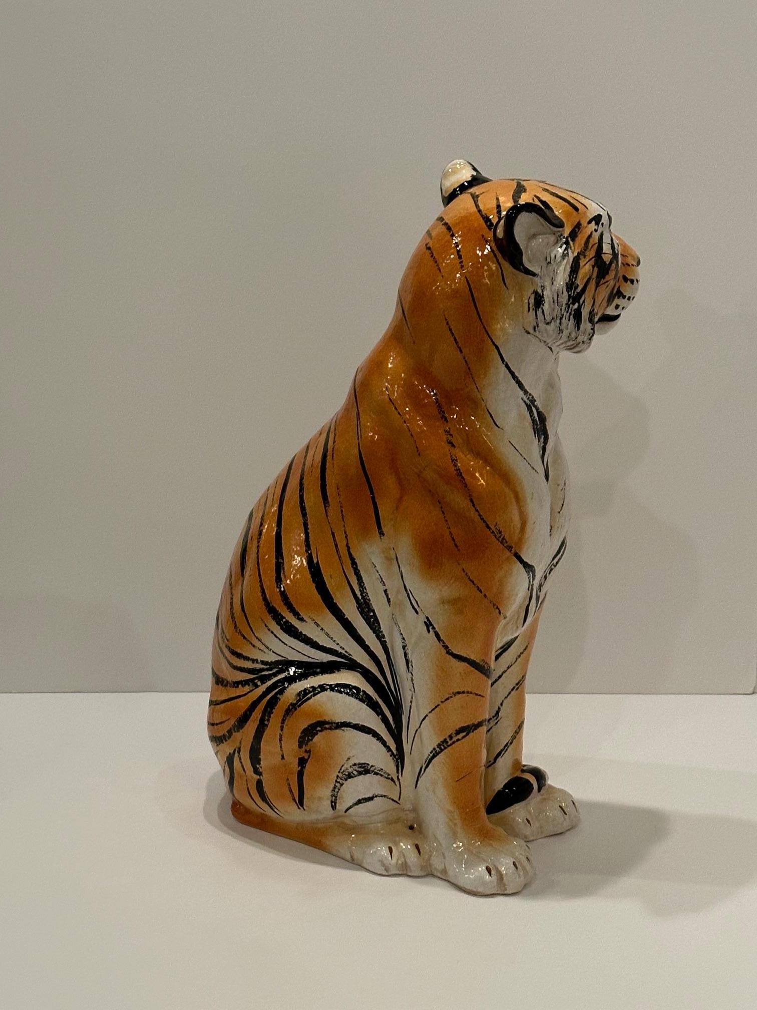 Smaltato Monumentale scultura di tigre in ceramica smaltata italiana a grandezza naturale