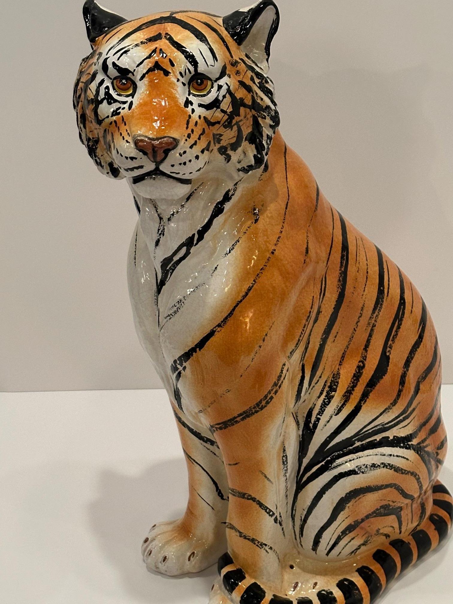 Fine XX secolo Monumentale scultura di tigre in ceramica smaltata italiana a grandezza naturale