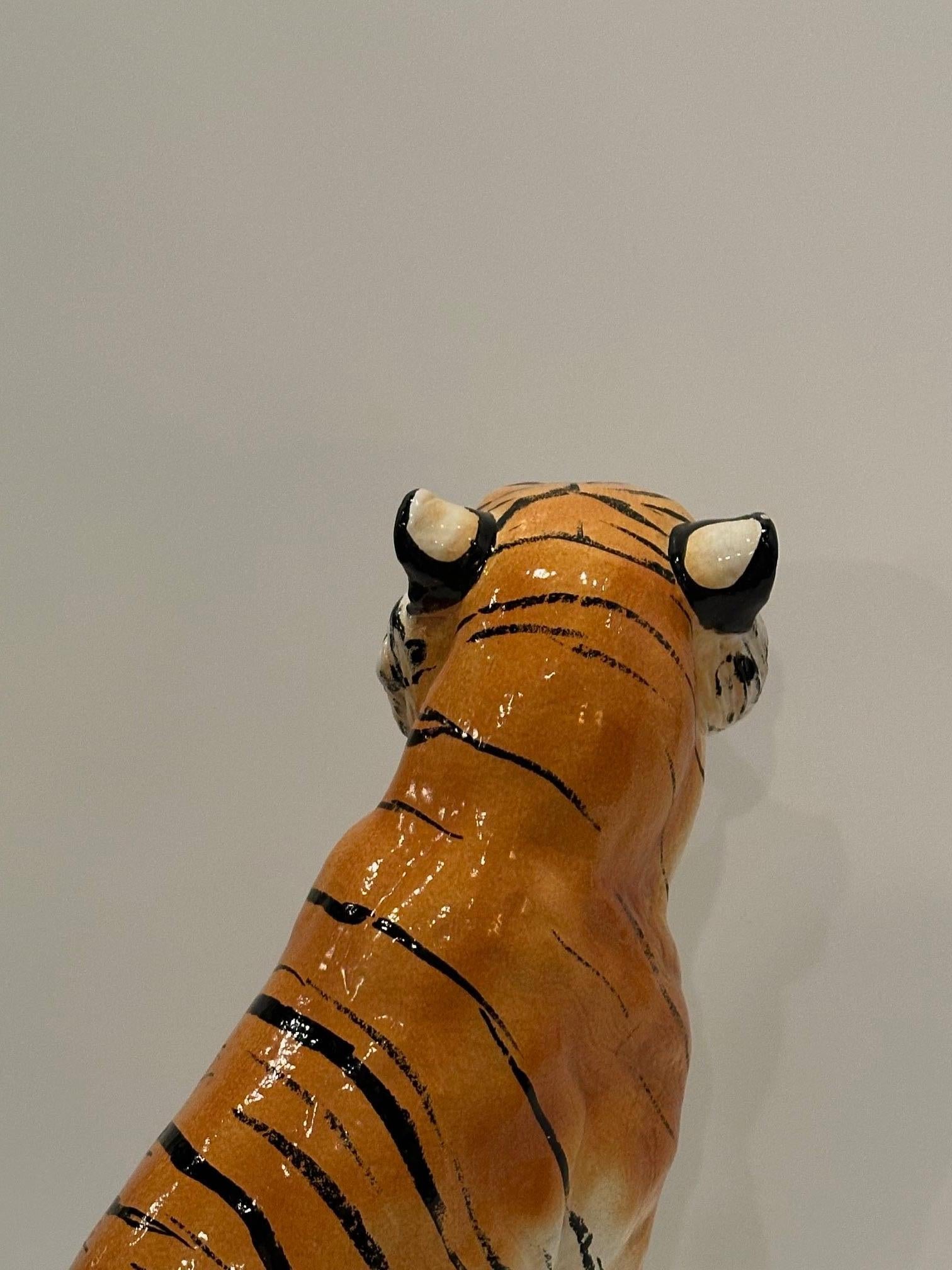 Ceramica Monumentale scultura di tigre in ceramica smaltata italiana a grandezza naturale