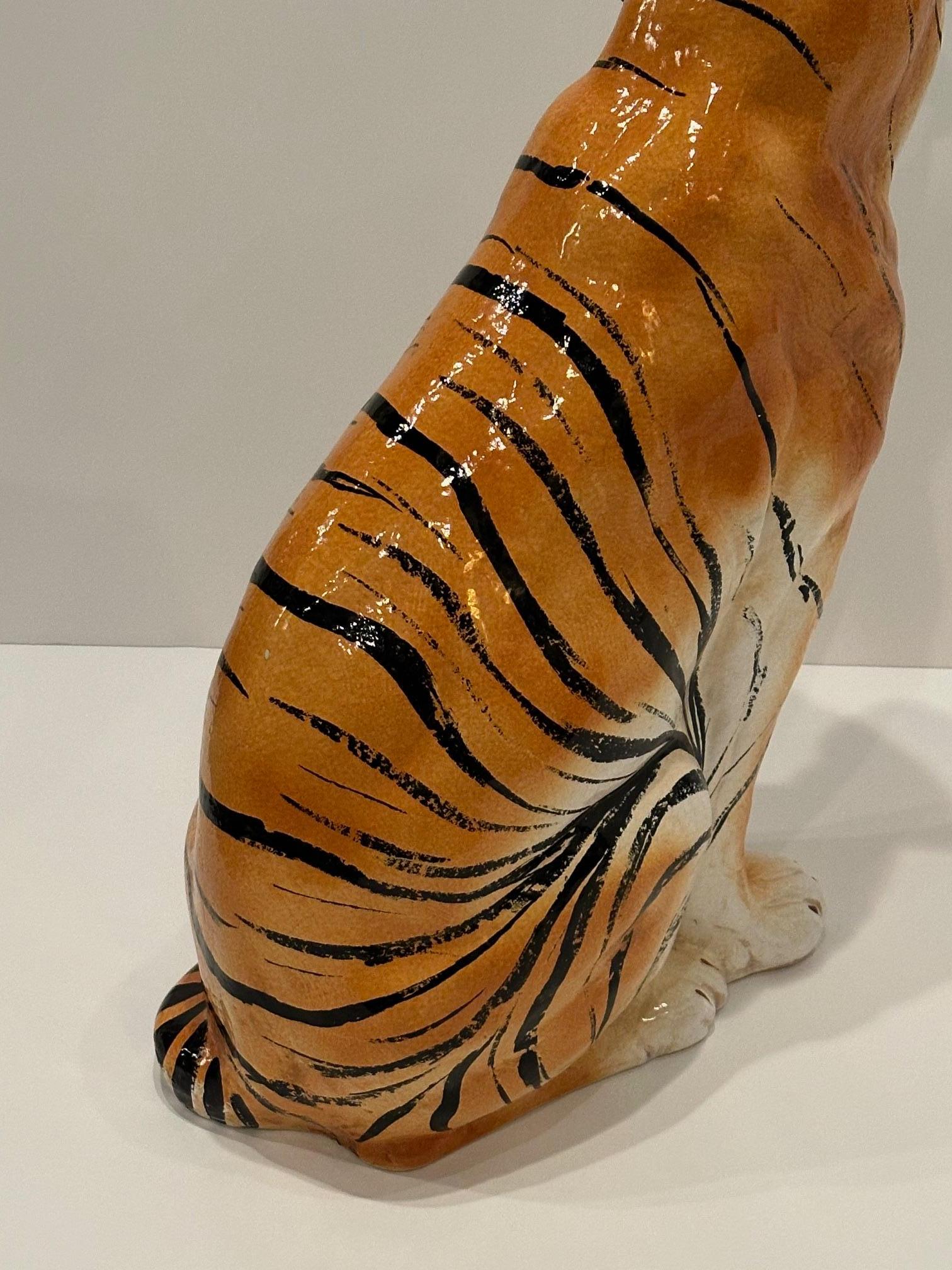 Monumentale scultura di tigre in ceramica smaltata italiana a grandezza naturale 1