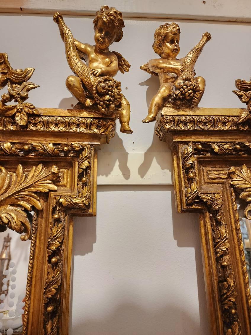 Français Miroir monumental doré de style Louis XV  en vente