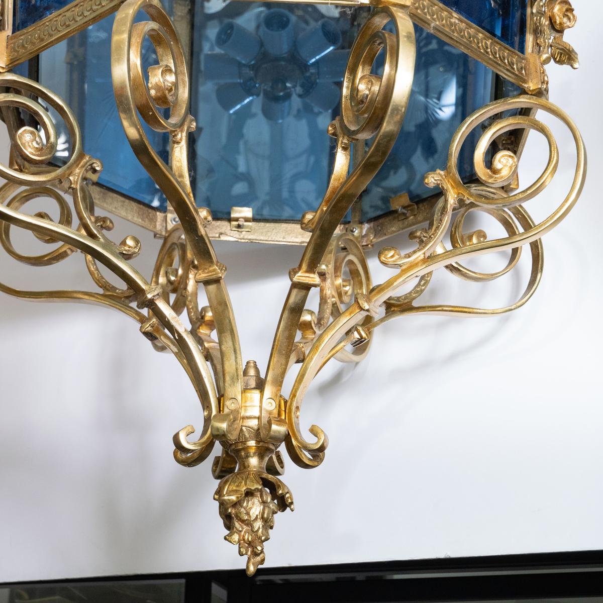 Lanterna monumentale in bronzo dorato in stile Luigi XVI in vendita 6