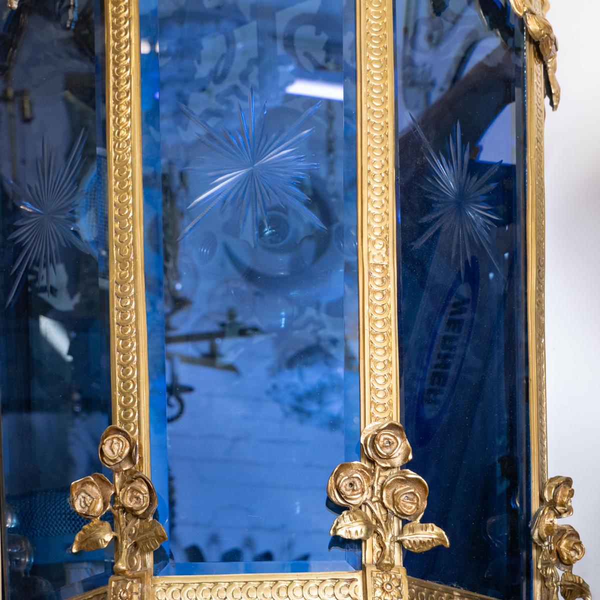 Lanterna monumentale in bronzo dorato in stile Luigi XVI in vendita 7