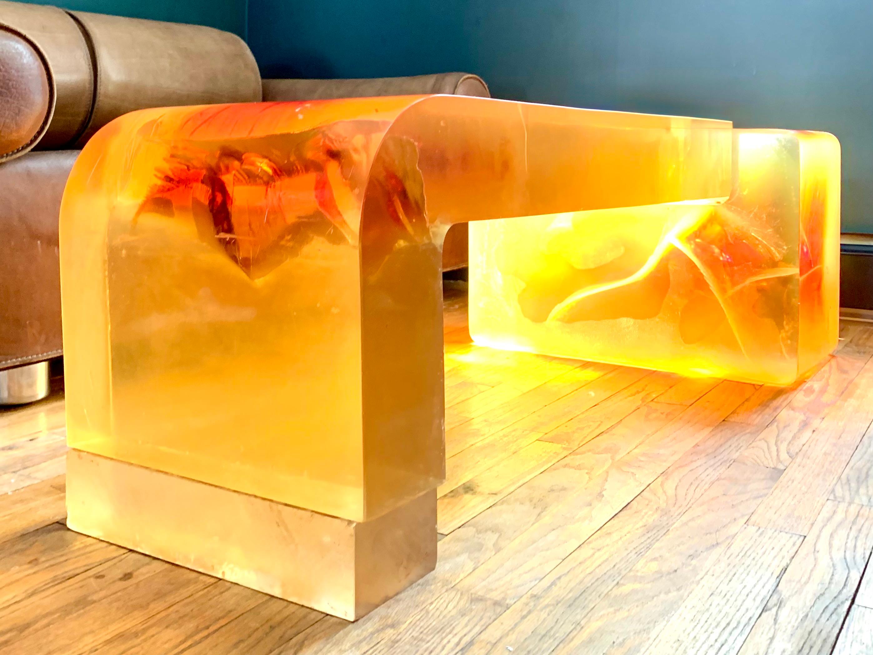 Table basse monumentale en lucite à la manière de Gary Gutterman, 1970, États-Unis en vente 3