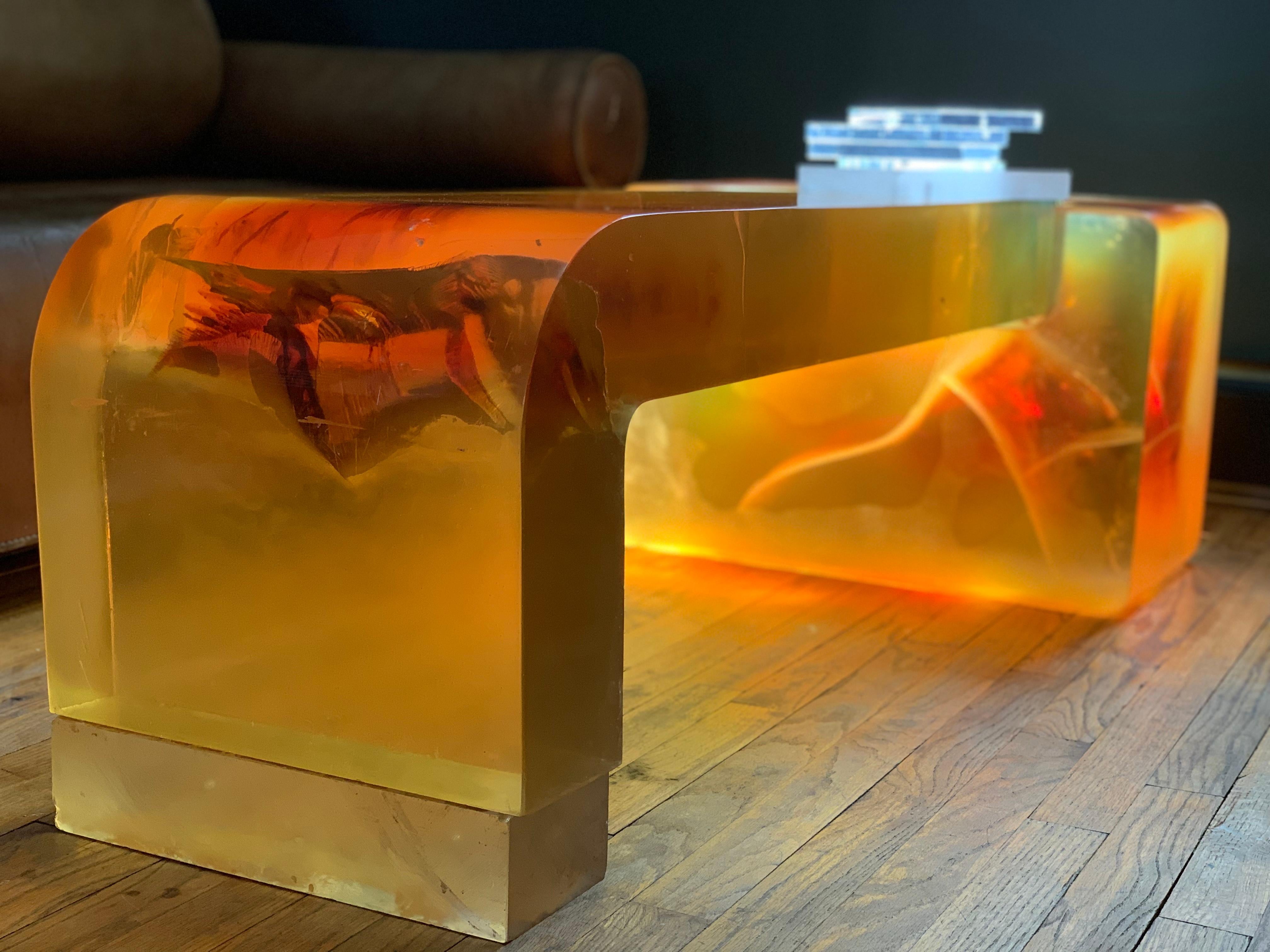 Mid-Century Modern Table basse monumentale en lucite à la manière de Gary Gutterman, 1970, États-Unis en vente