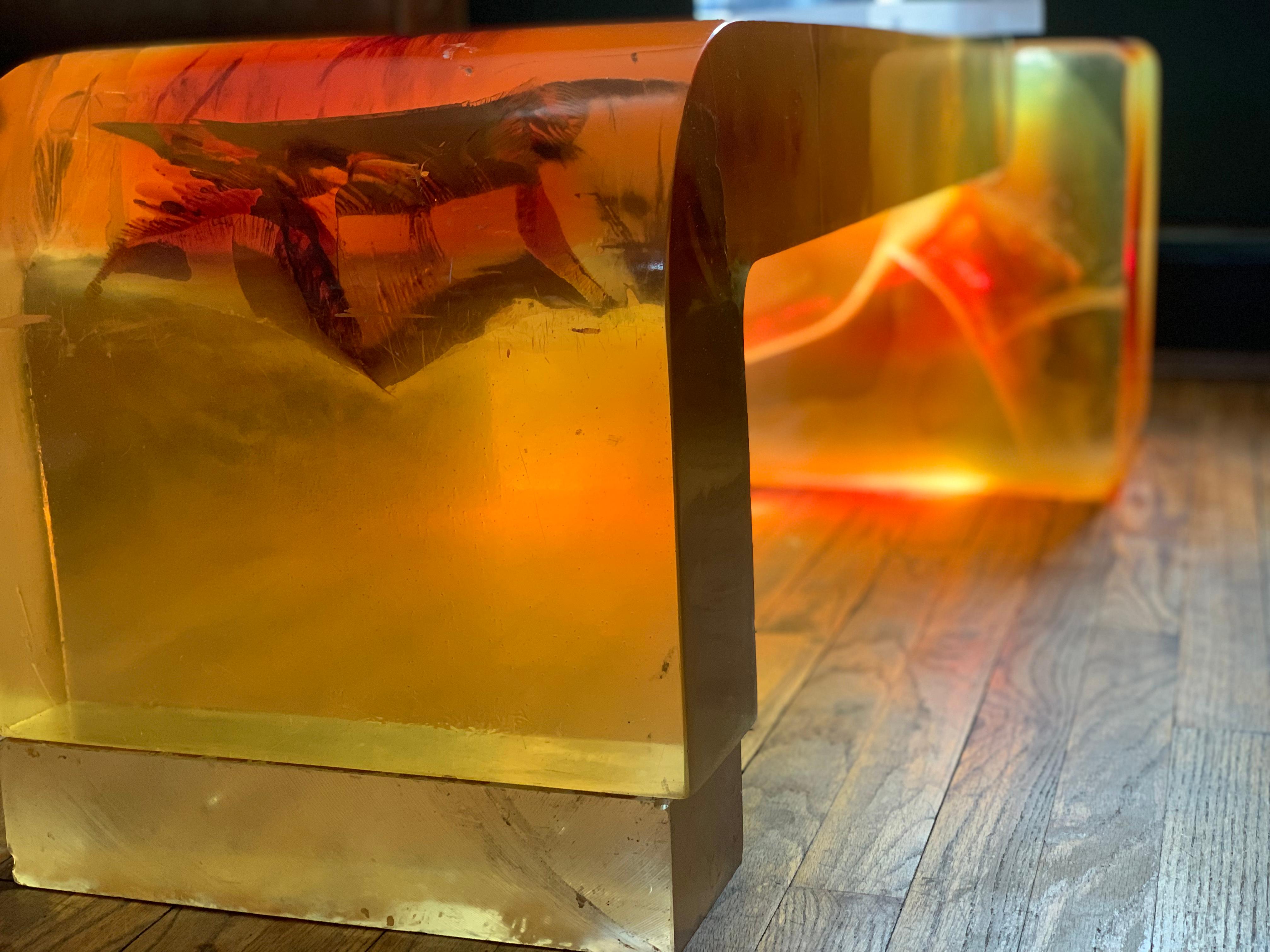 Table basse monumentale en lucite à la manière de Gary Gutterman, 1970, États-Unis État moyen - En vente à Brooklyn, NY