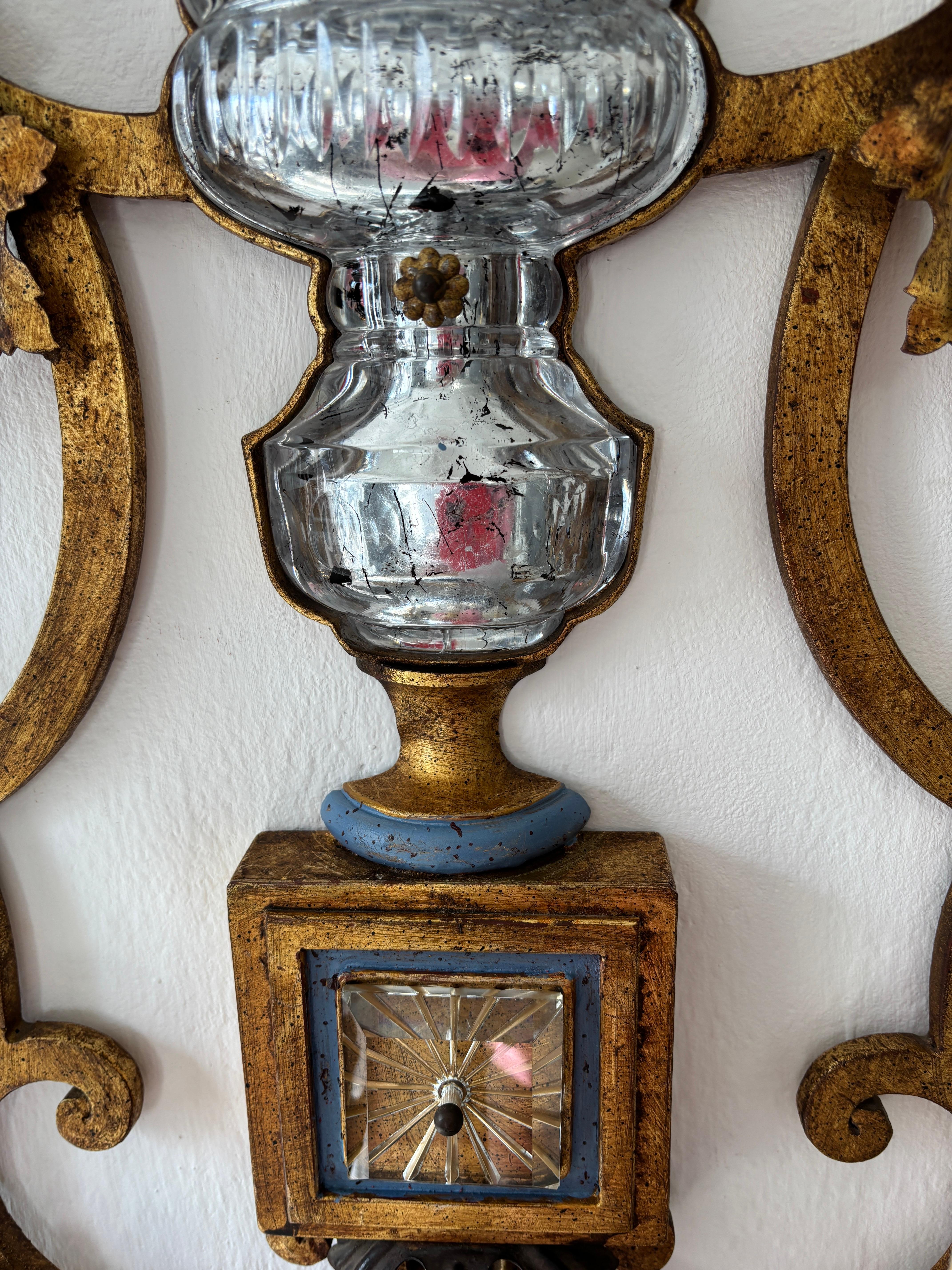 Monumentales candelabros franceses con enormes flores de cristal azul y dorado Maison Bagues, c1940 en venta 5