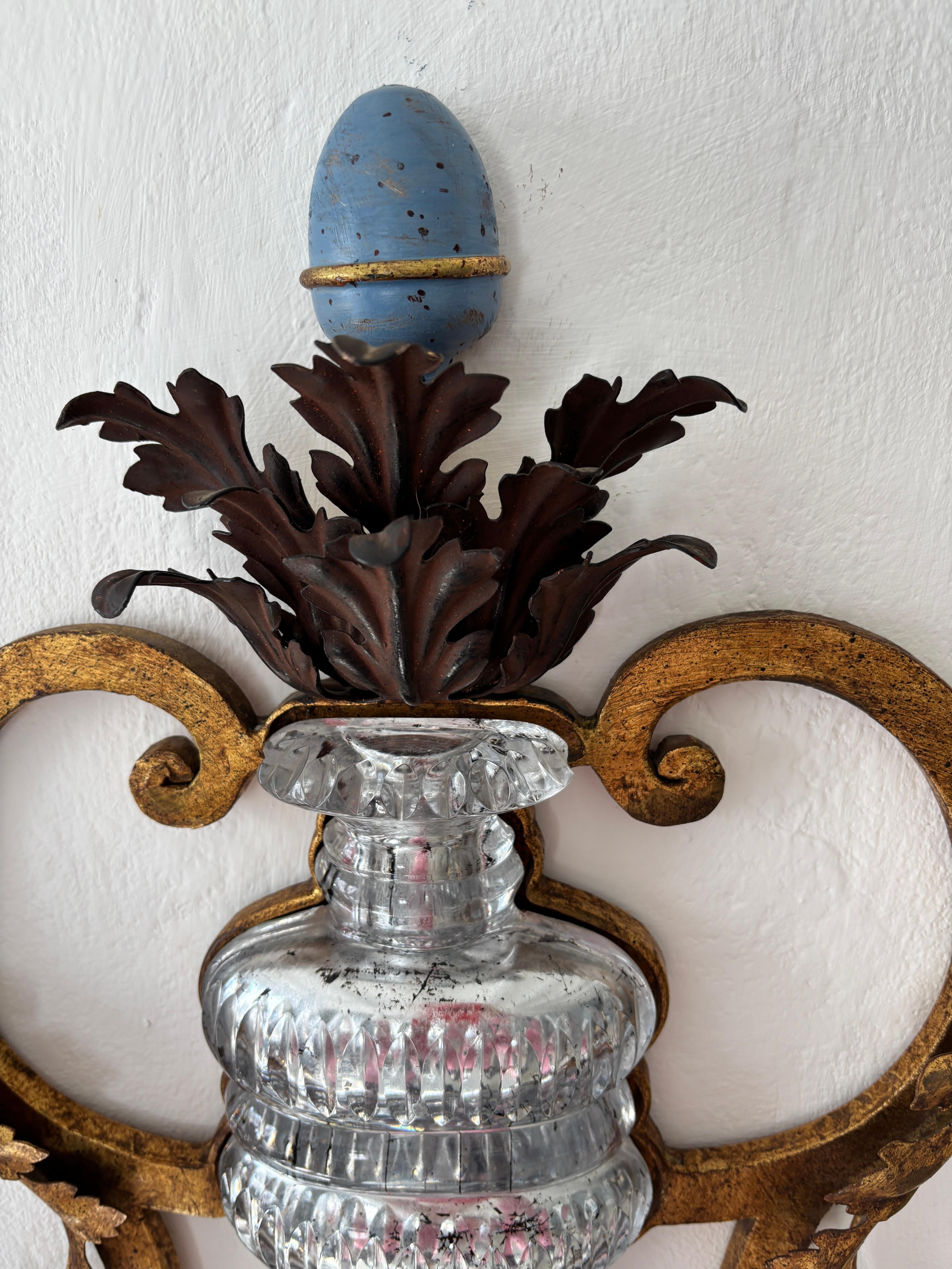 Monumentales candelabros franceses con enormes flores de cristal azul y dorado Maison Bagues, c1940 Francés en venta