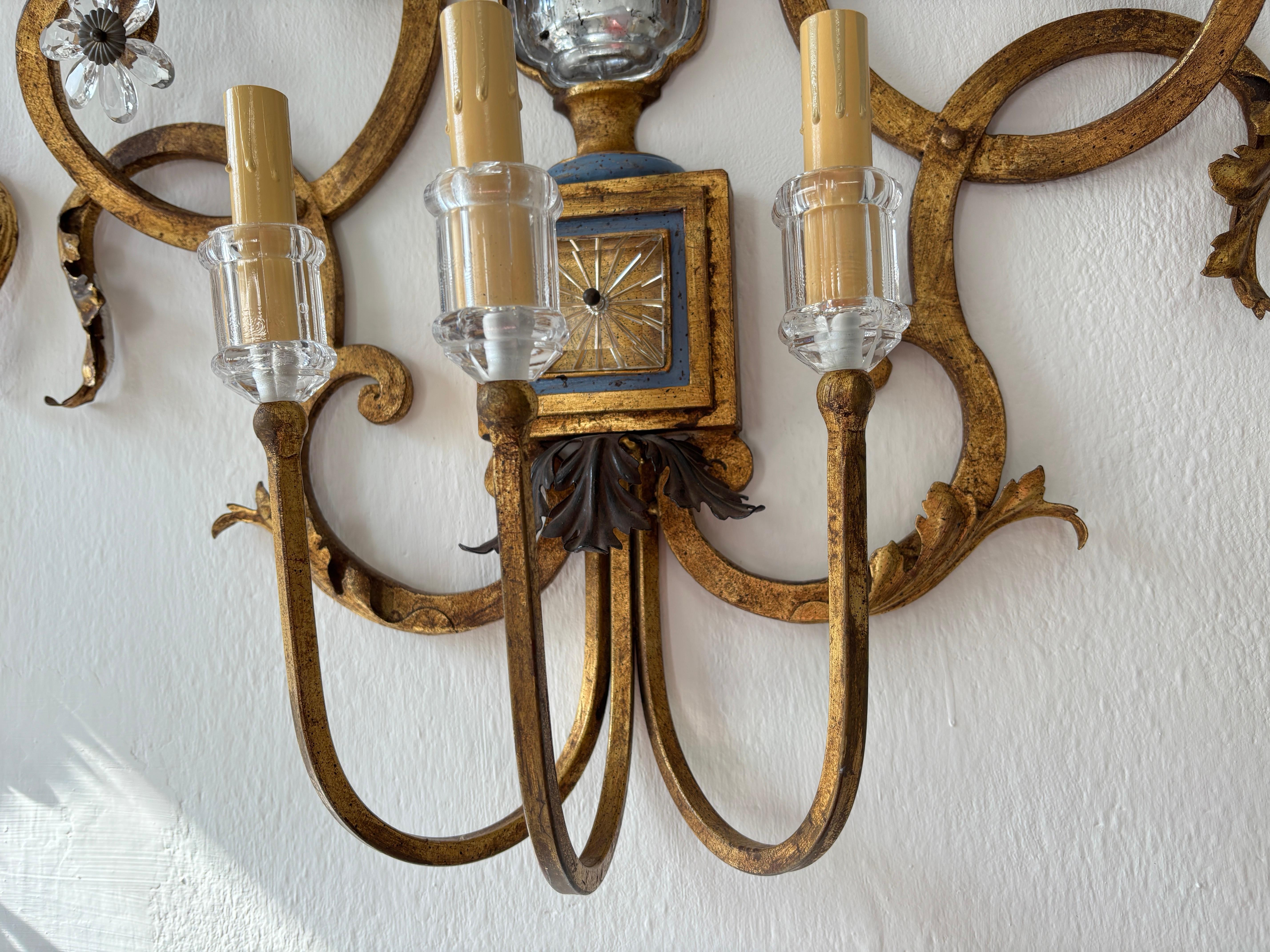 Monumentales candelabros franceses con enormes flores de cristal azul y dorado Maison Bagues, c1940 Cristal en venta