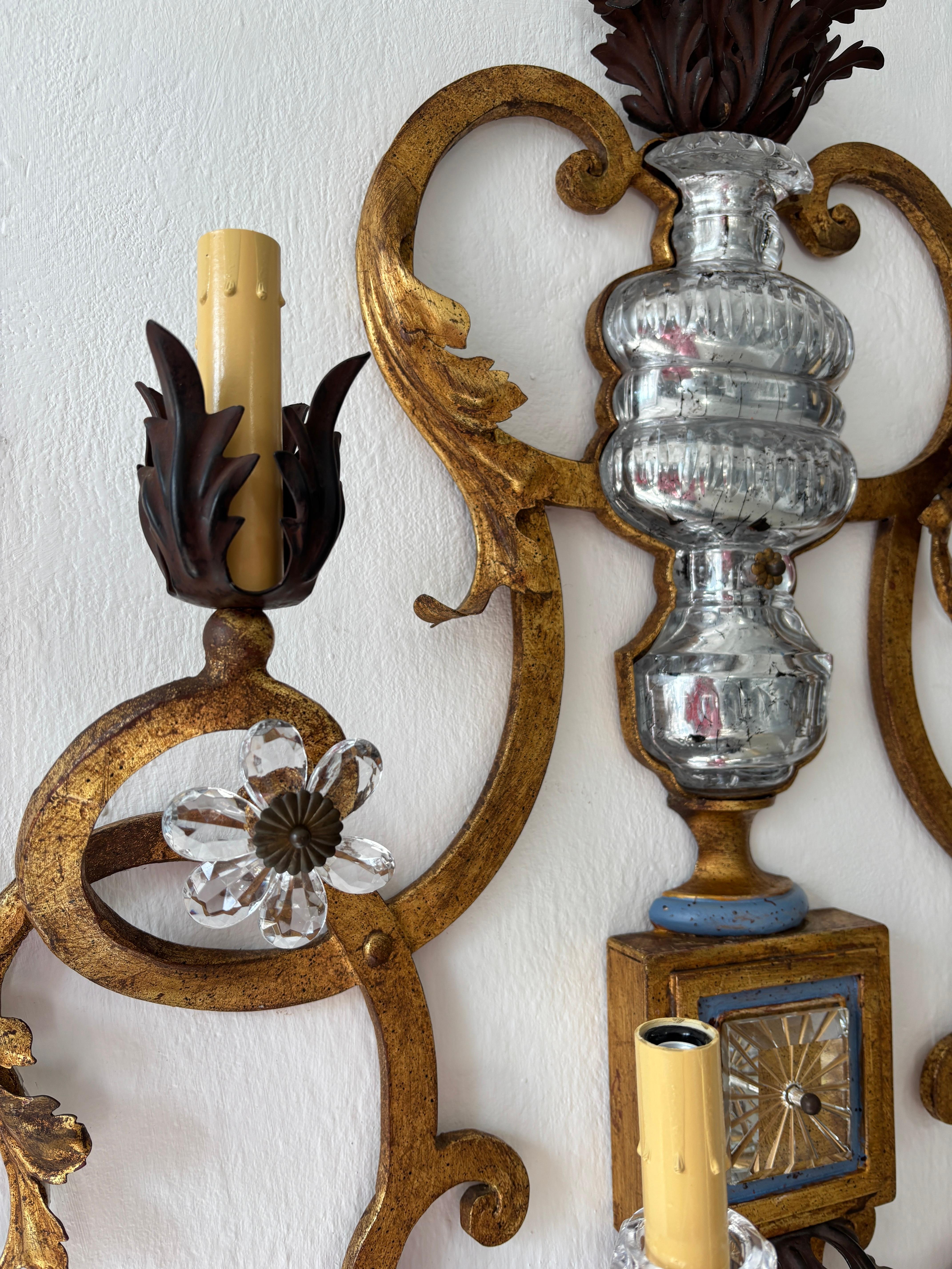 Monumentales candelabros franceses con enormes flores de cristal azul y dorado Maison Bagues, c1940 en venta 1