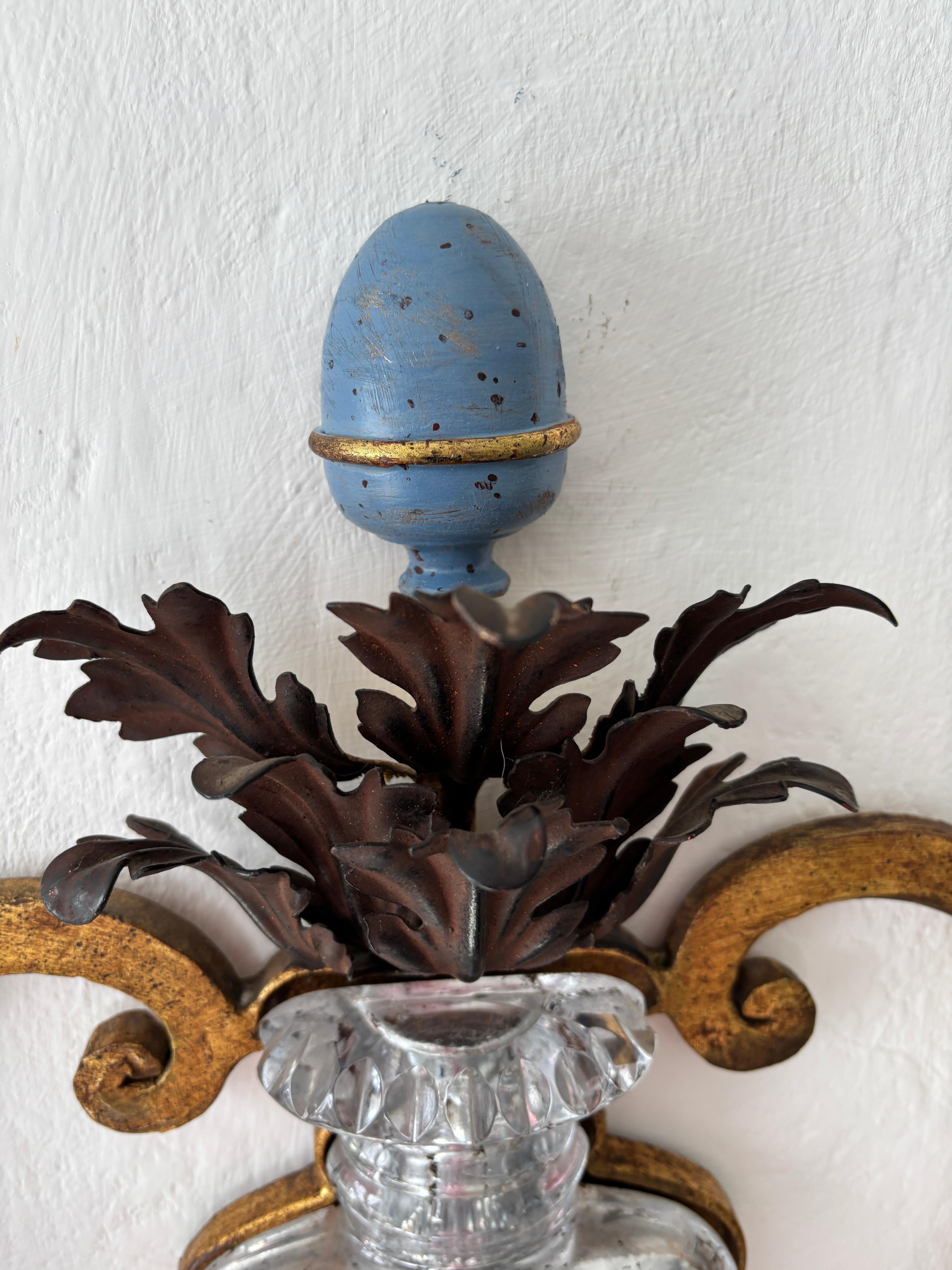 Monumentales candelabros franceses con enormes flores de cristal azul y dorado Maison Bagues, c1940 en venta 2