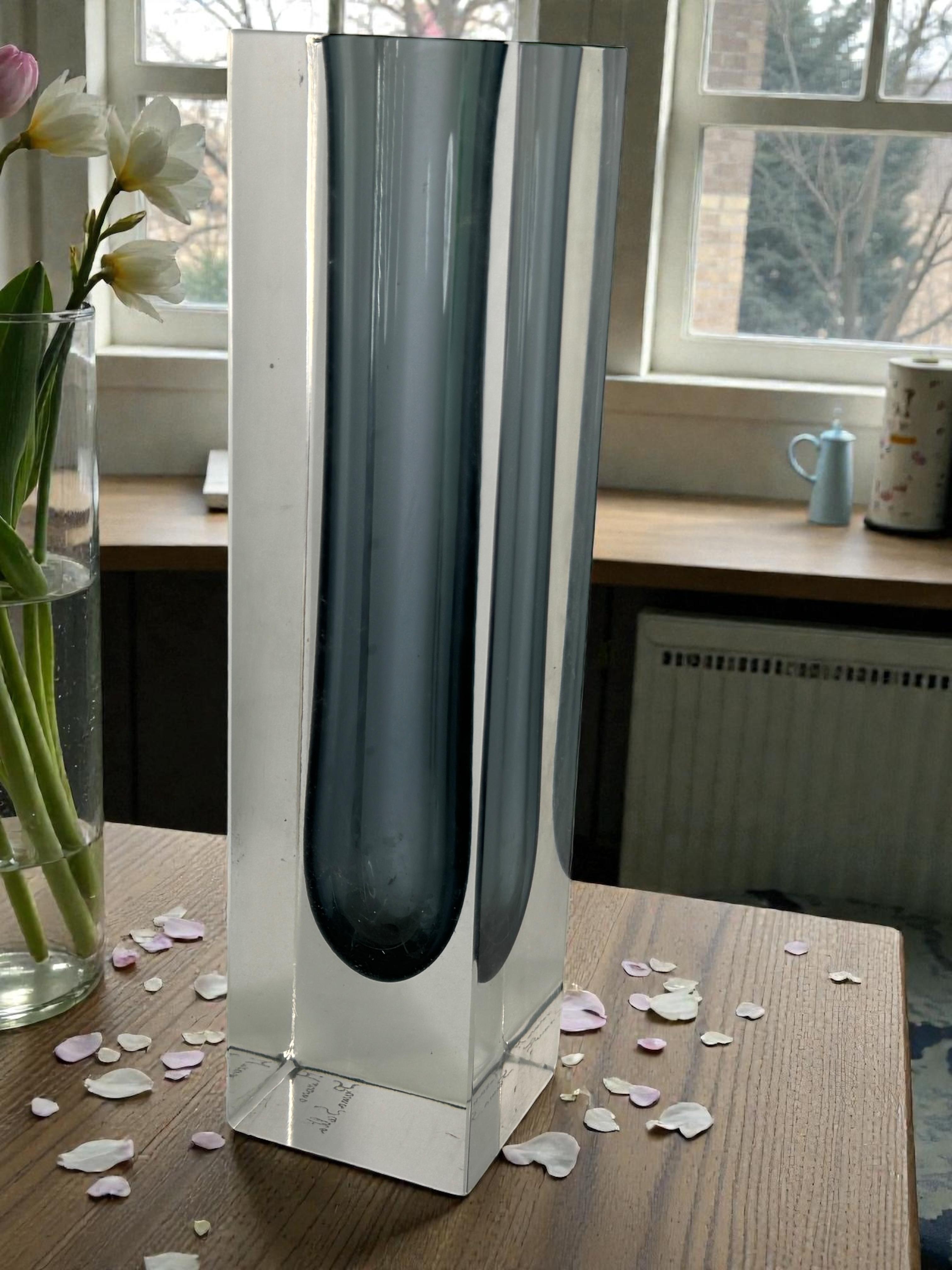 Monumental Jarrón Bloque Mandruzzato Gris y Transparente de Murano Glass Sommerso Italiano en venta