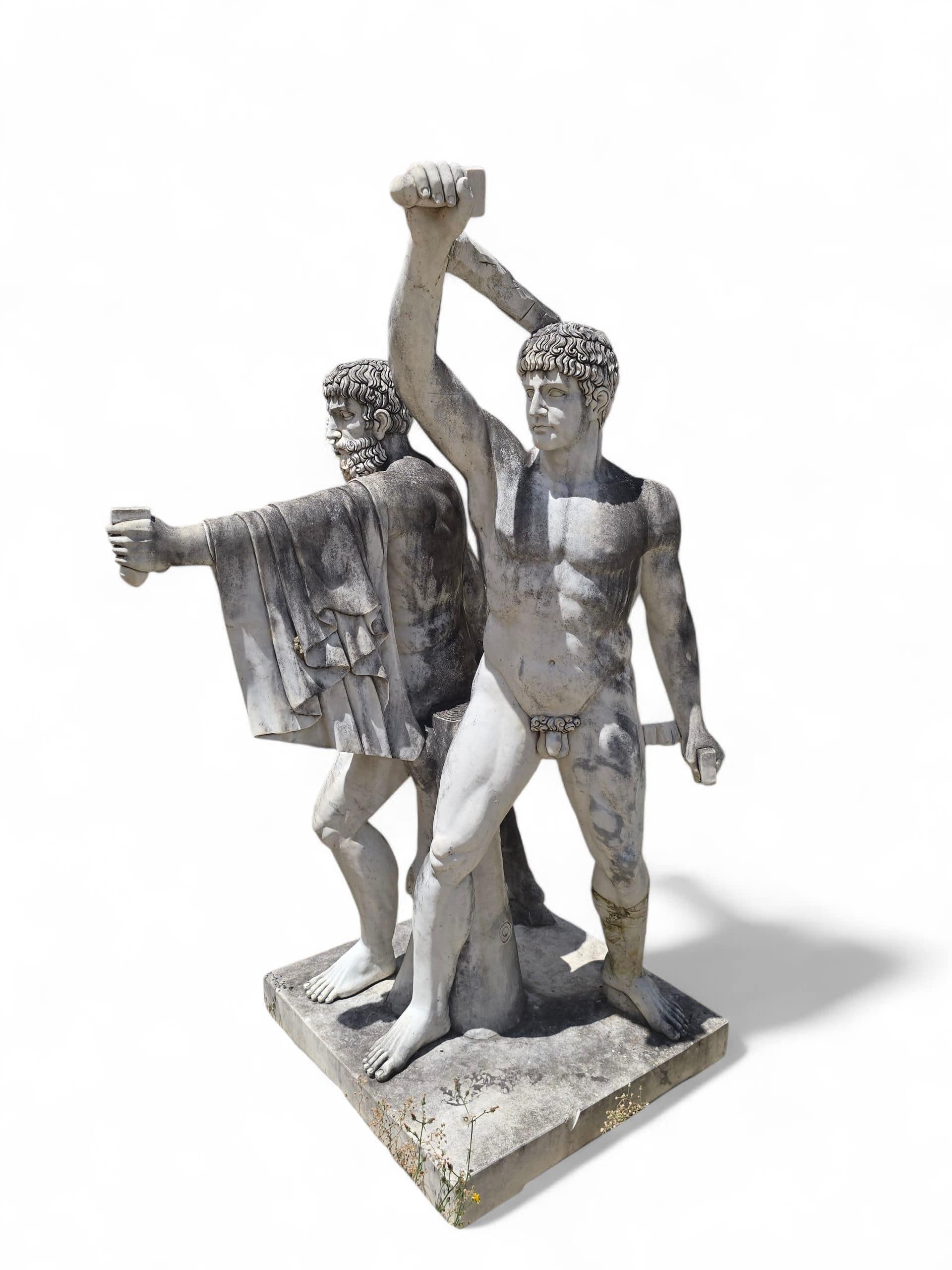 Monumental Marble Sculpture of the Tyrannicides, Italian, Early 20th Century In Good Condition For Sale In Madrid, ES