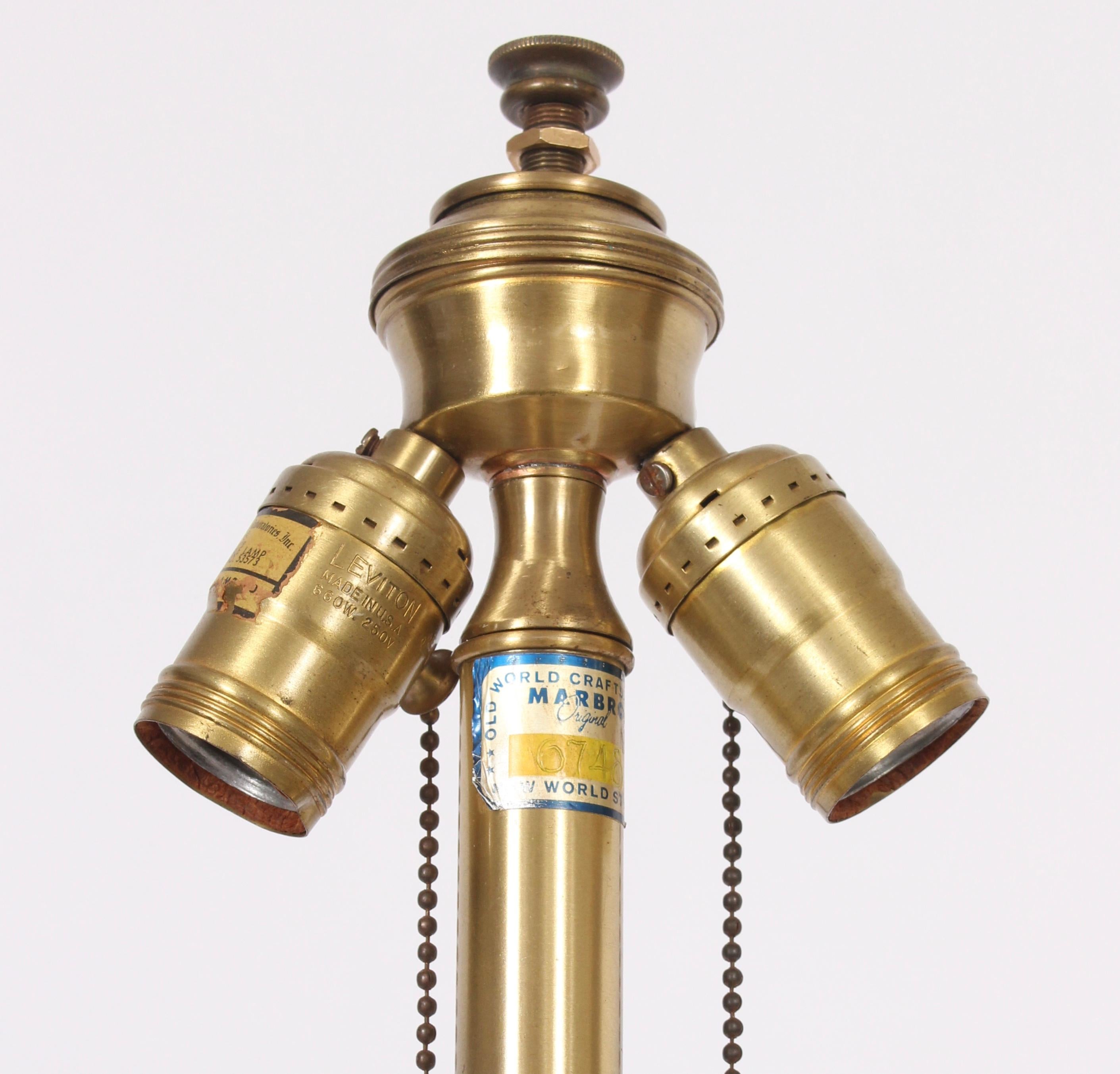 Monumentale Marbro Lampe Co. Handgeschnitzte Tischlampe aus vergoldetem Holz im Angebot 2