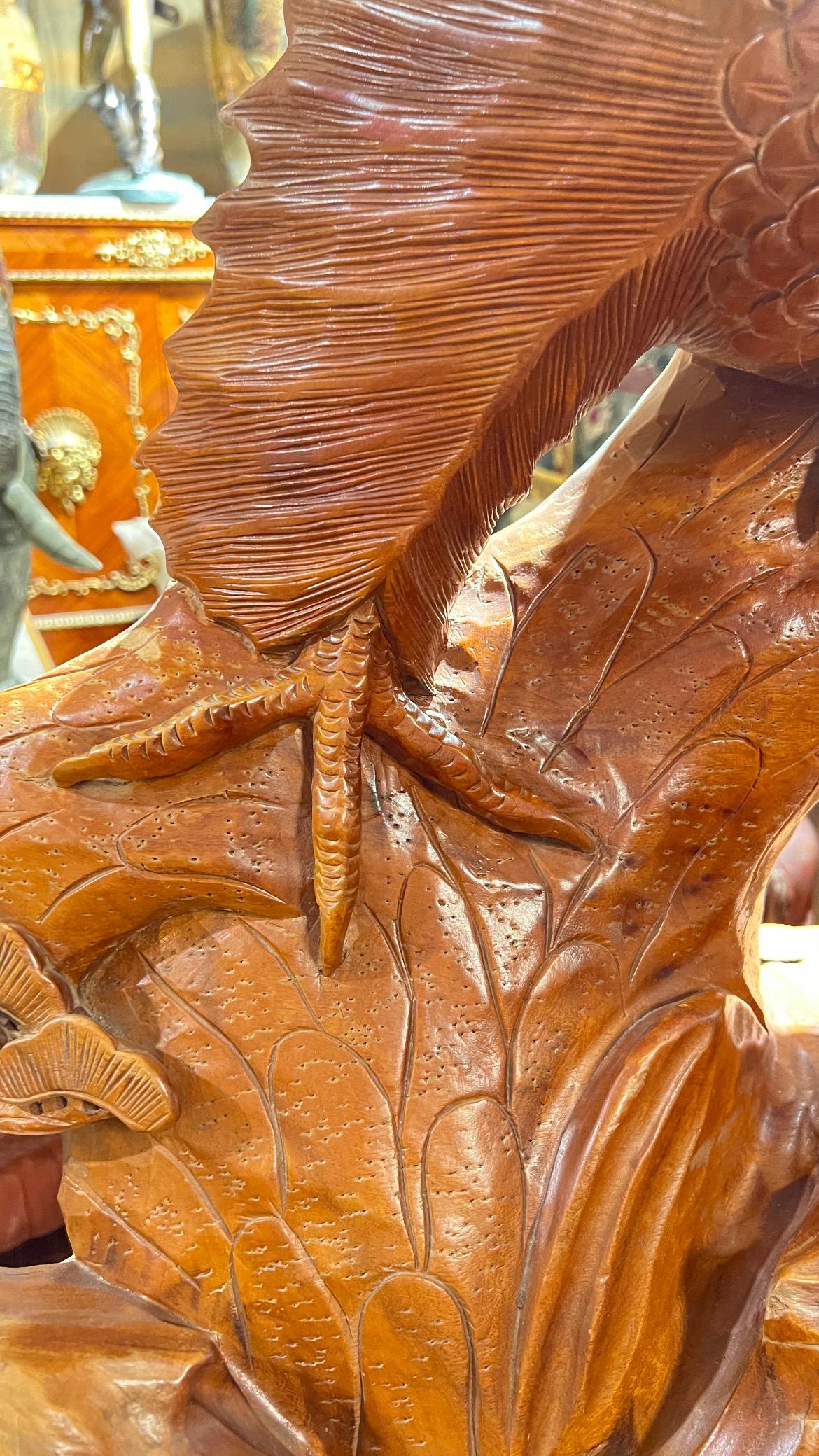Monumentale japanische Adlerstatue eines Adlers aus Teakholz mit Sockel aus Wurzelholz im Angebot 7