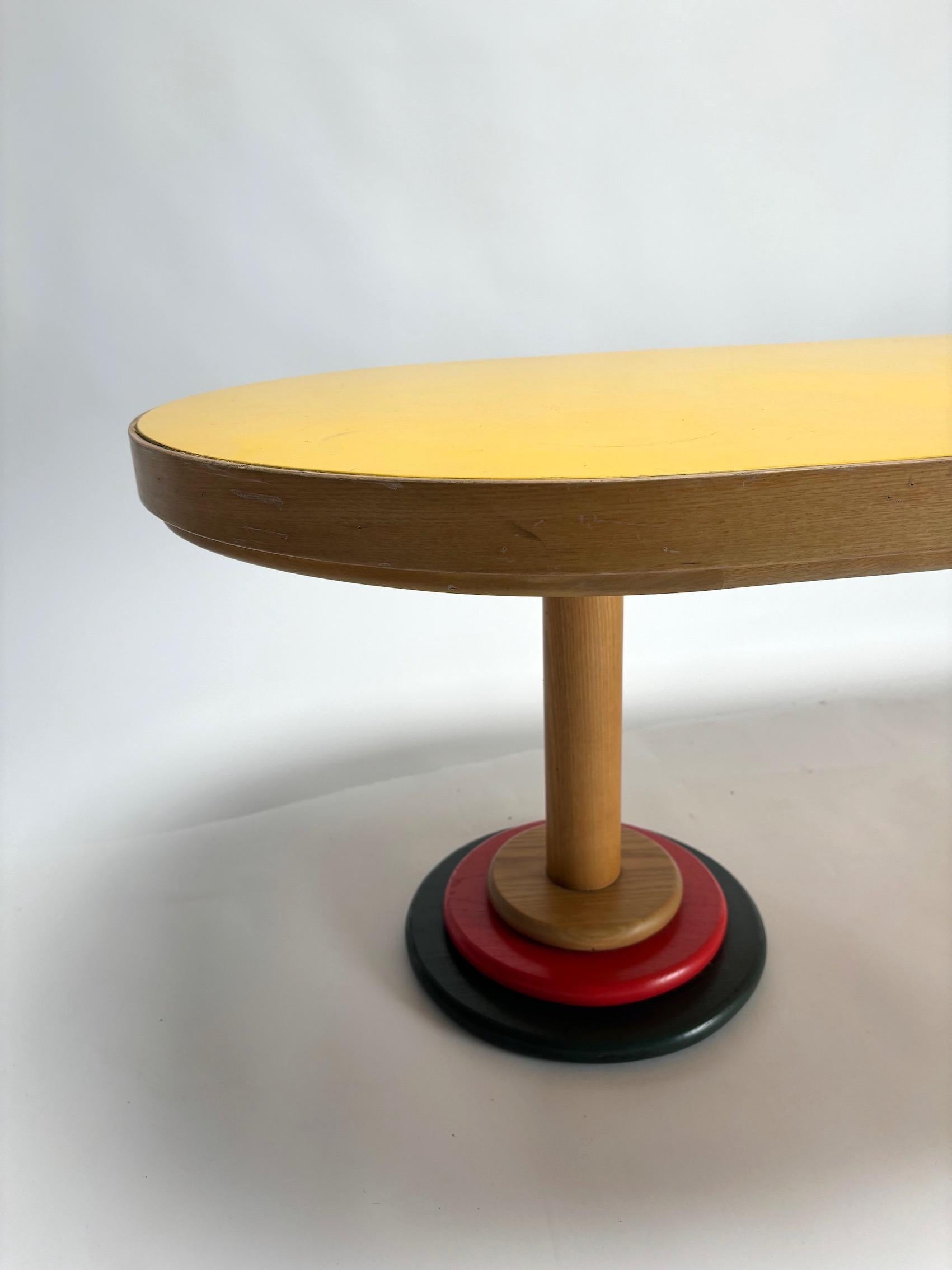 Monumentaler Couchtisch im Memphis-Stil, Italien, 1970er Jahre im Zustand „Gut“ im Angebot in Argelato, BO