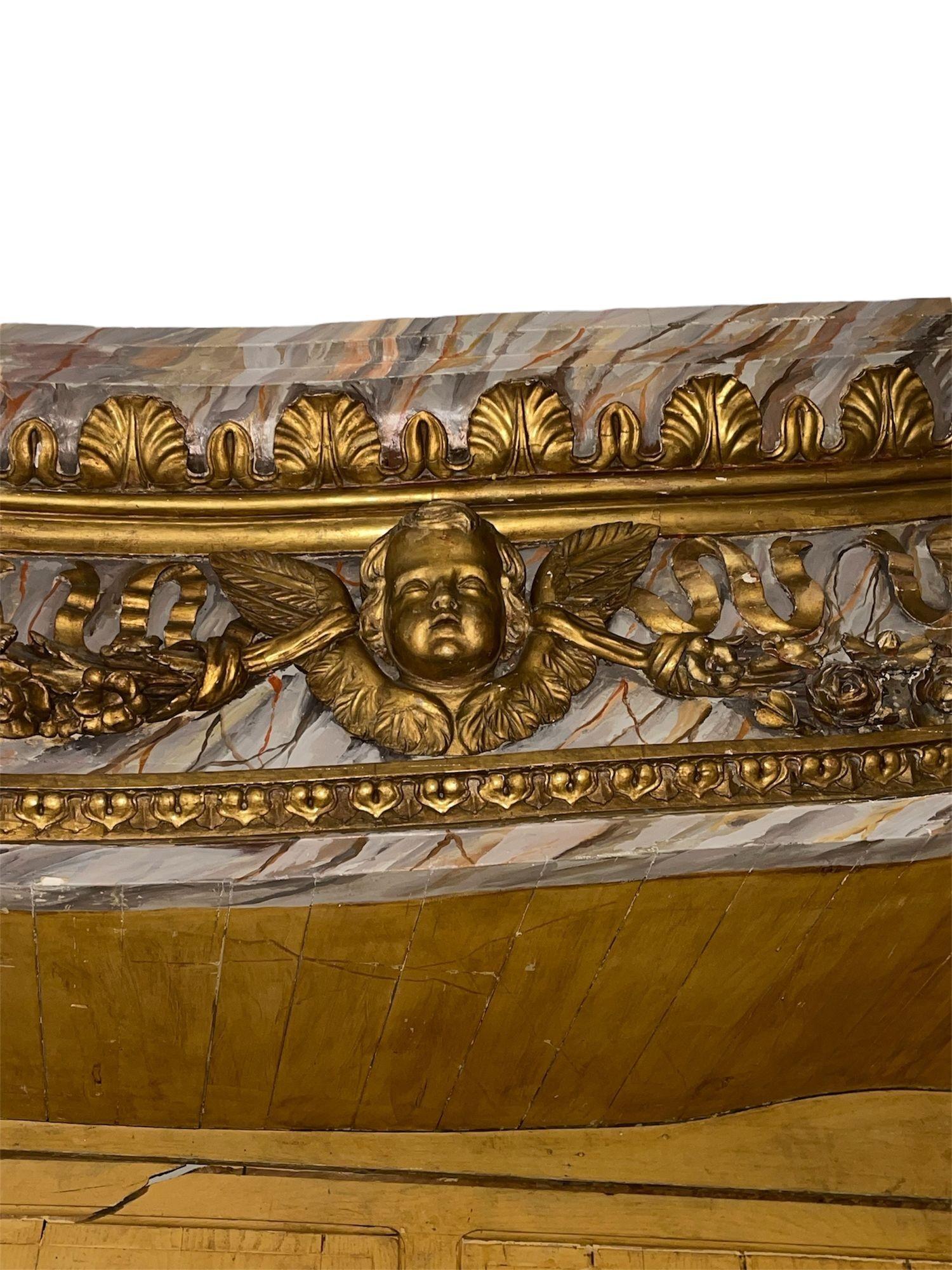 Français Monumentale bibliothèque française peinte et dorée du milieu du 19e siècle en vente