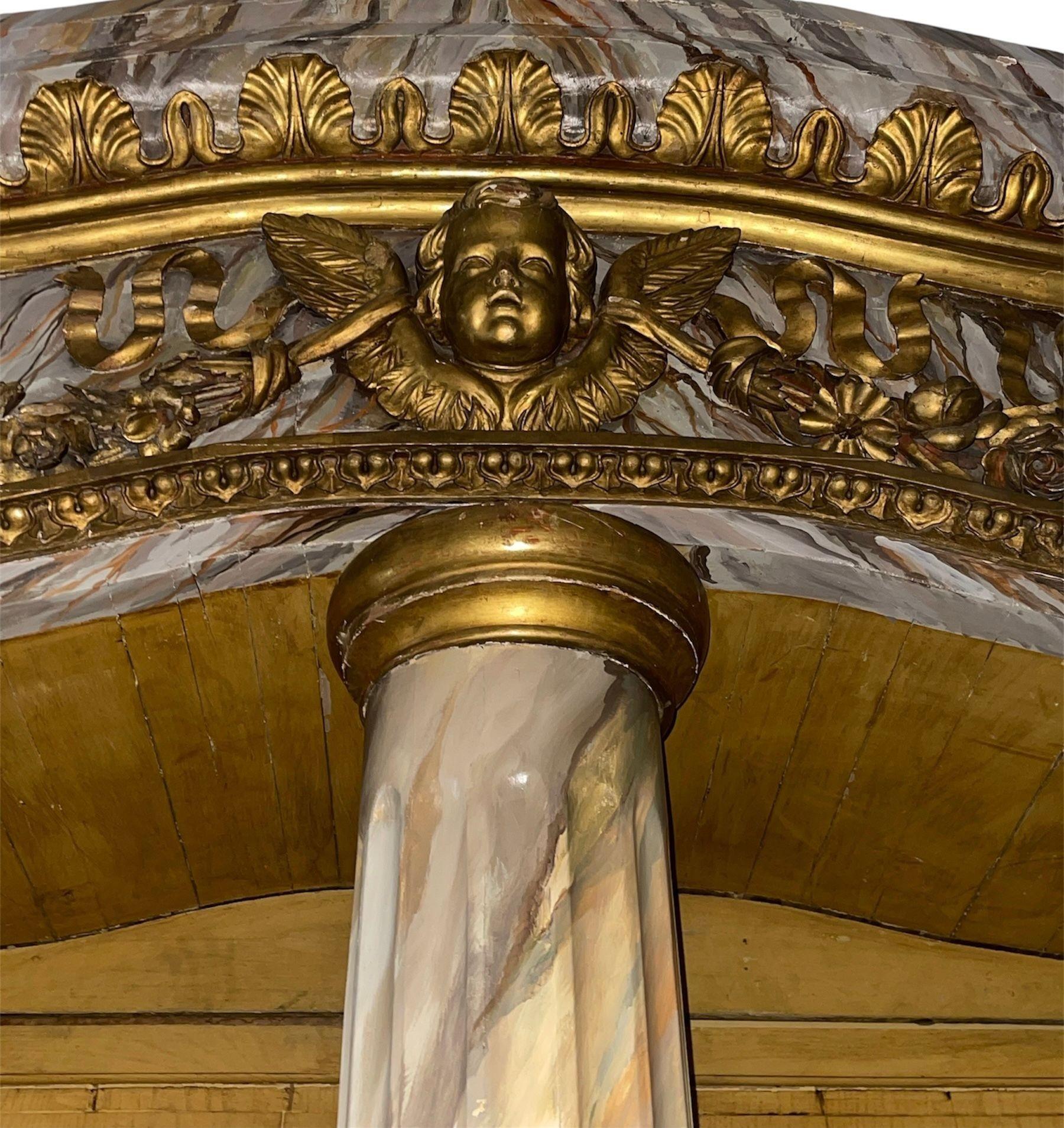 XIXe siècle Monumentale bibliothèque française peinte et dorée du milieu du 19e siècle en vente