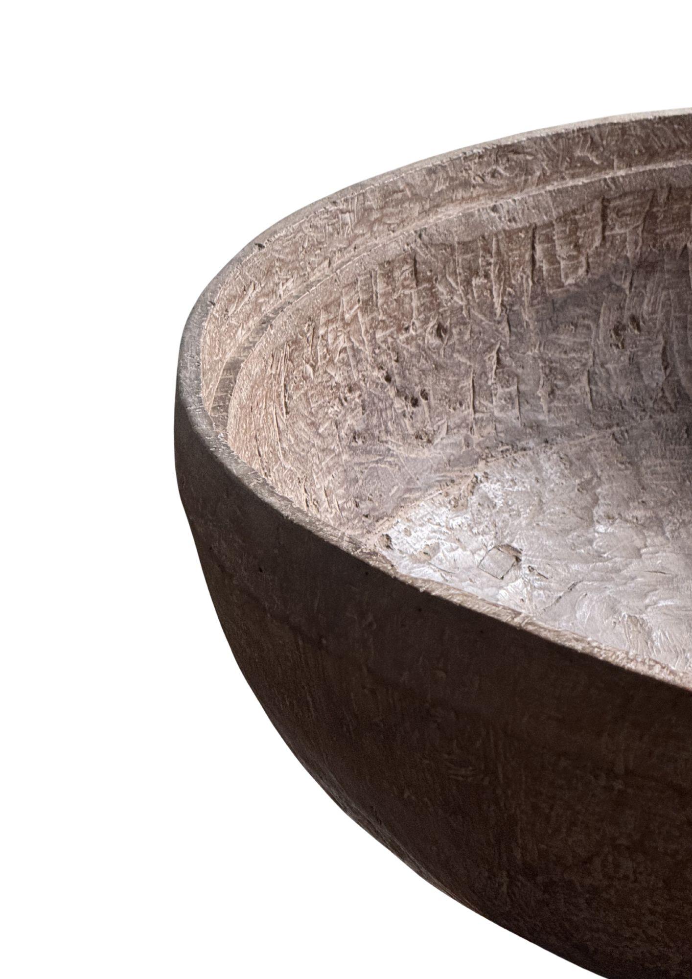 Monumental cuenco de madera de burl de teca de mediados del siglo XX, orgánico moderno Indonesio en venta
