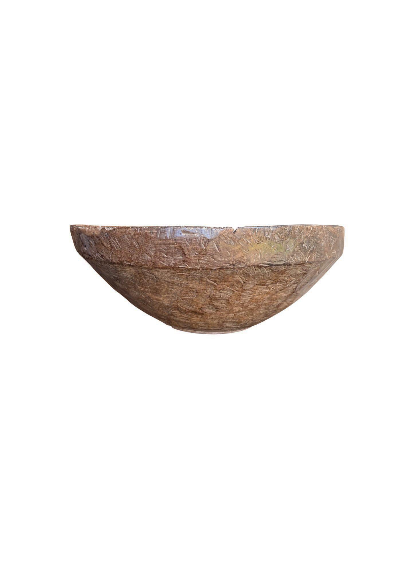 Fatto a mano Monumentale ciotola in radica di teak della metà del XX secolo, moderna e organica in vendita