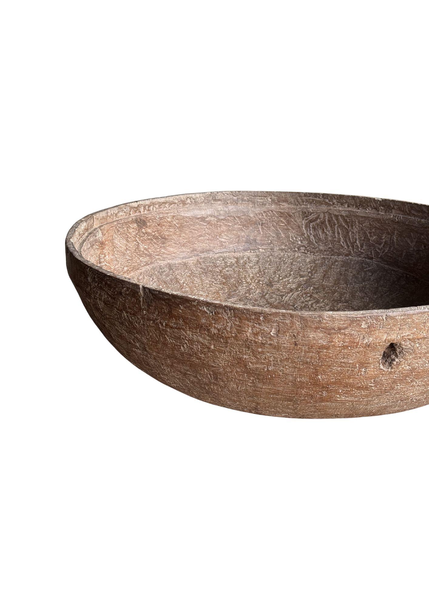 Monumental cuenco de madera de burl de teca de mediados del siglo XX, orgánico moderno en Bueno estado para la venta en Jimbaran, Bali