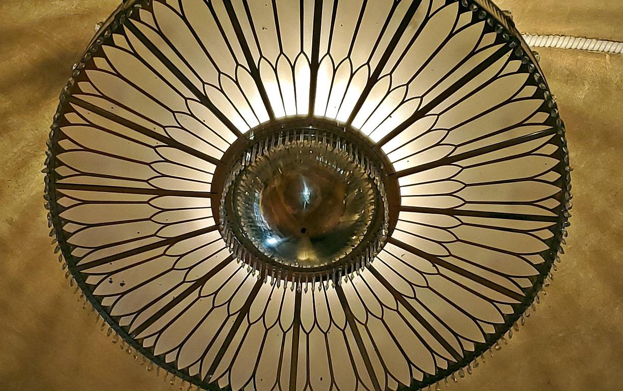 Monumentaler Ballraum-Kronleuchter im Art-déco-Stil aus der Mitte des Jahrhunderts mit Provenienz im Angebot 6