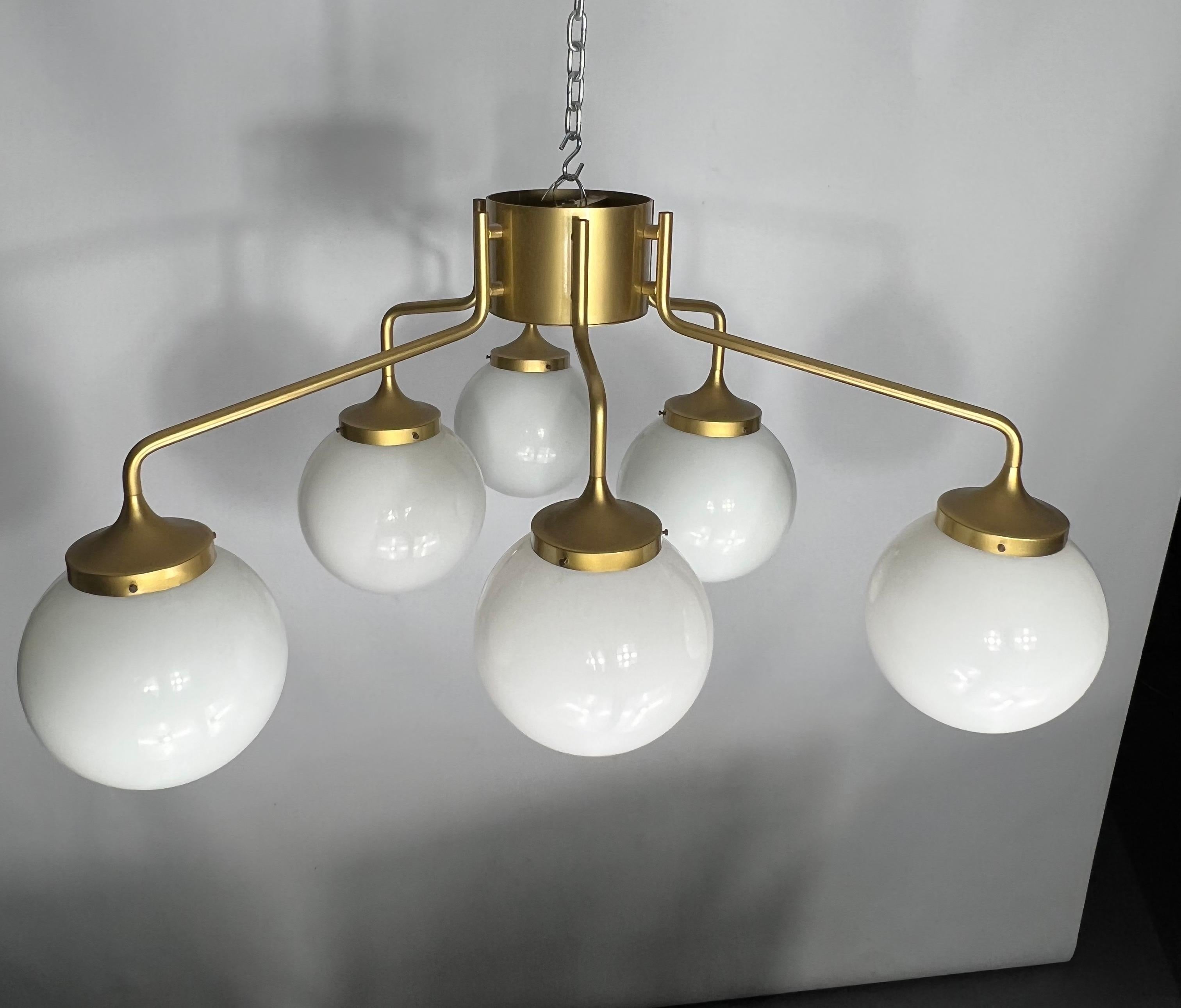 Monumental Mid-Century Brass and Milk Glass Ceiling Lamp by Reggiani, Italy 1970 For Sale 1