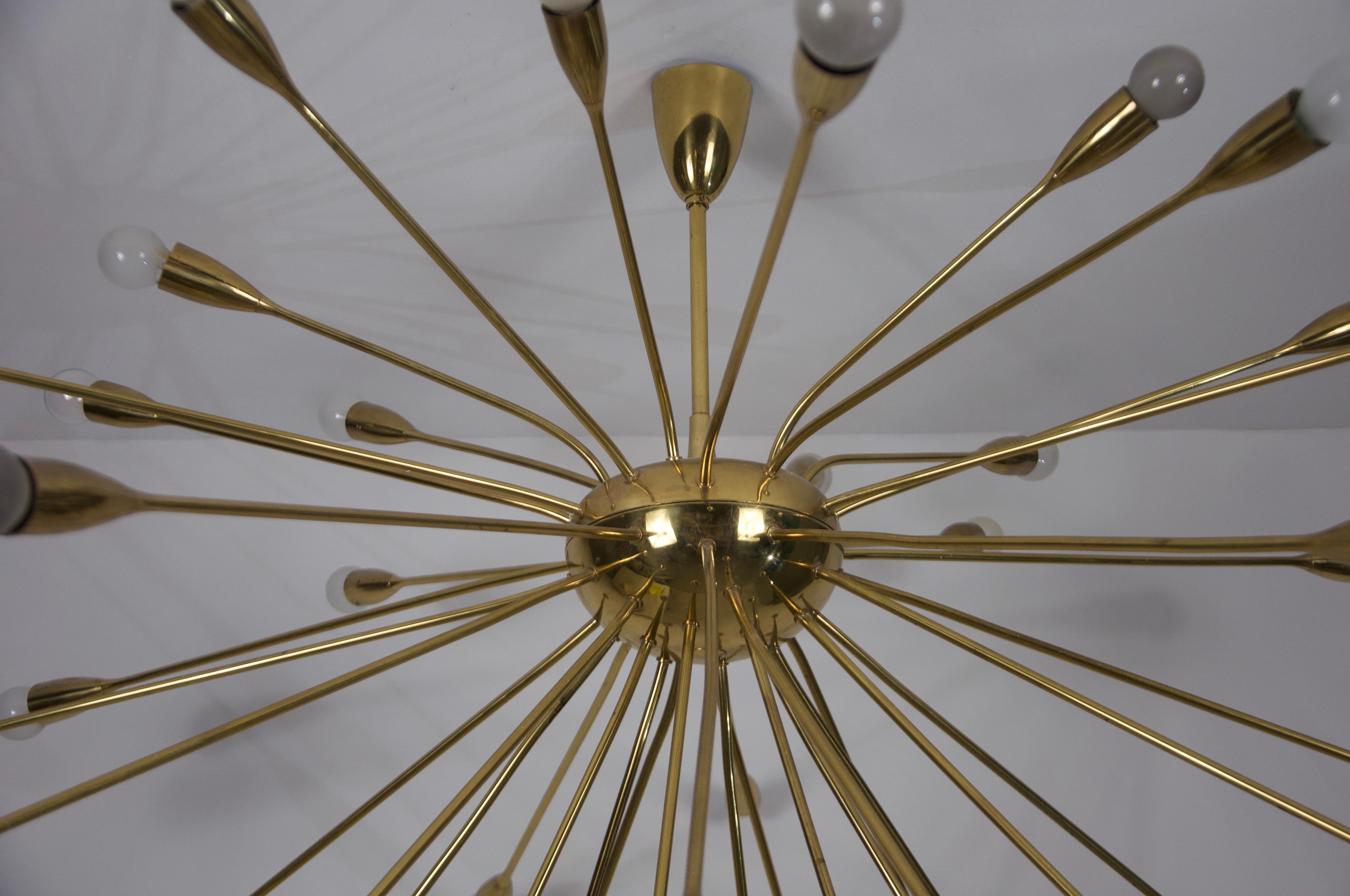 Metallo Monumentale lampadario Sputnik in ottone di metà secolo, anni '50, Germania in vendita