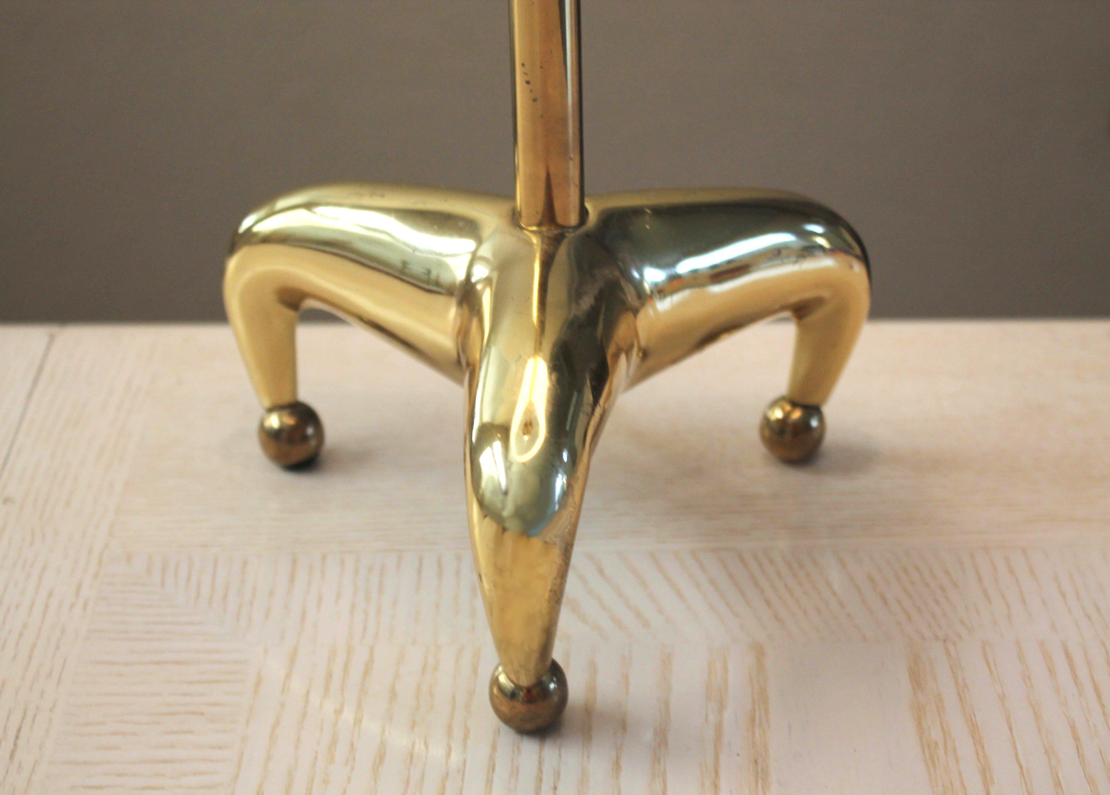 Monumental Mid Century Brass Tripod Table Lamp! Claw Foot Decorator Stiffel  In Good Condition For Sale In Peoria, AZ