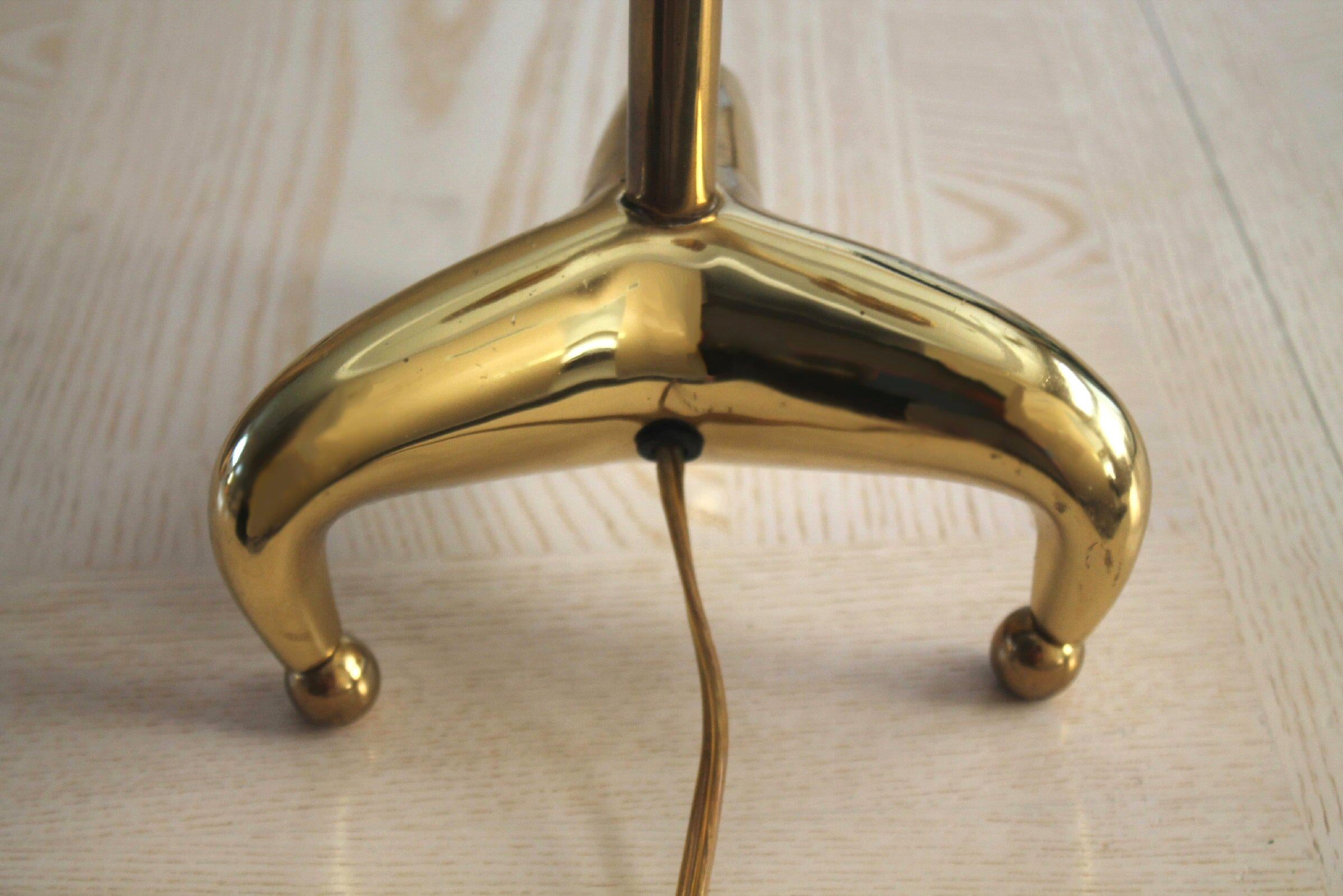 Metal Monumental Mid Century Brass Tripod Table Lamp! Claw Foot Decorator Stiffel  For Sale